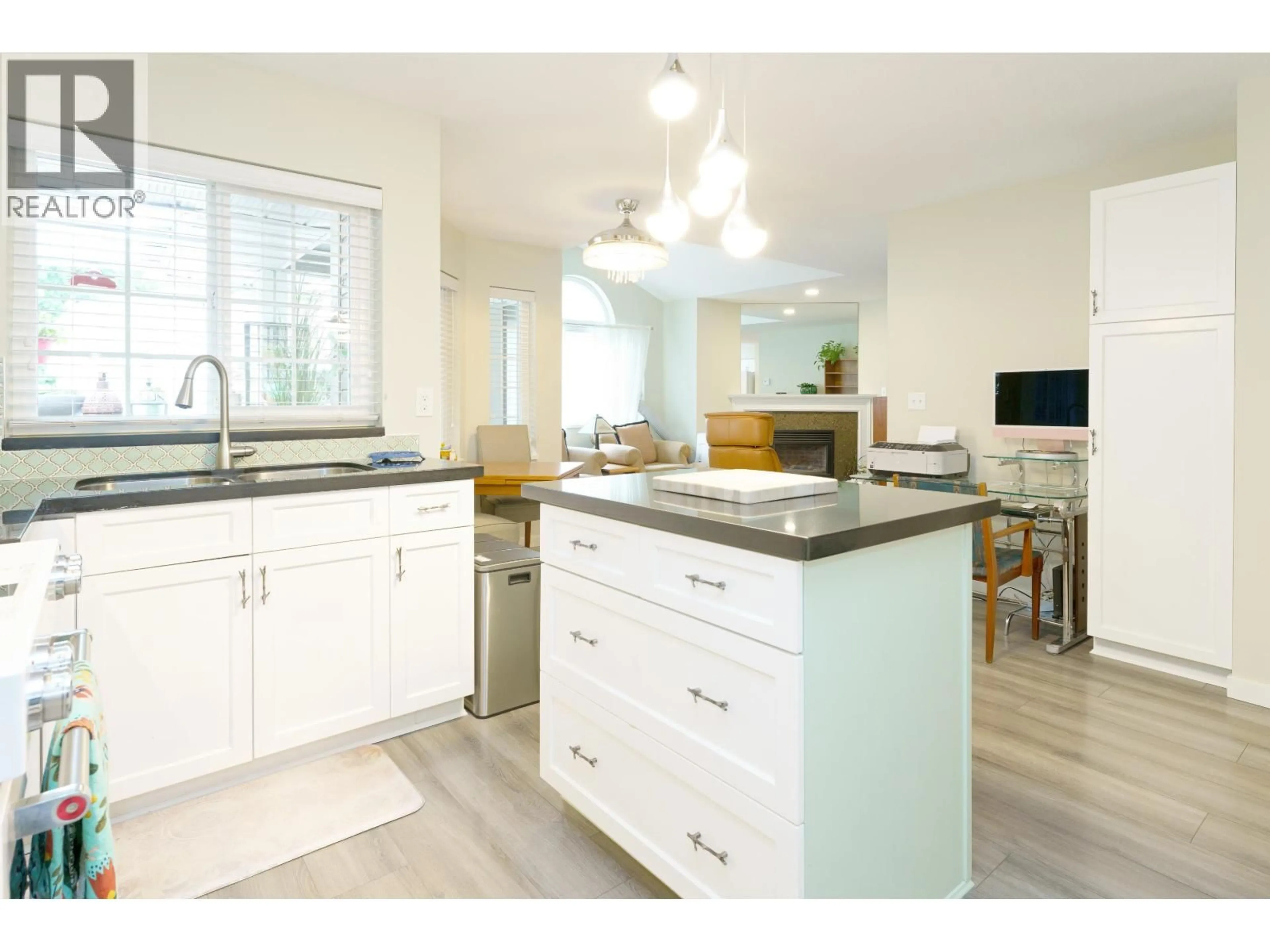 Open concept kitchen, unknown for 215 - 22515 116 AVENUE, Maple Ridge British Columbia V2X9V1