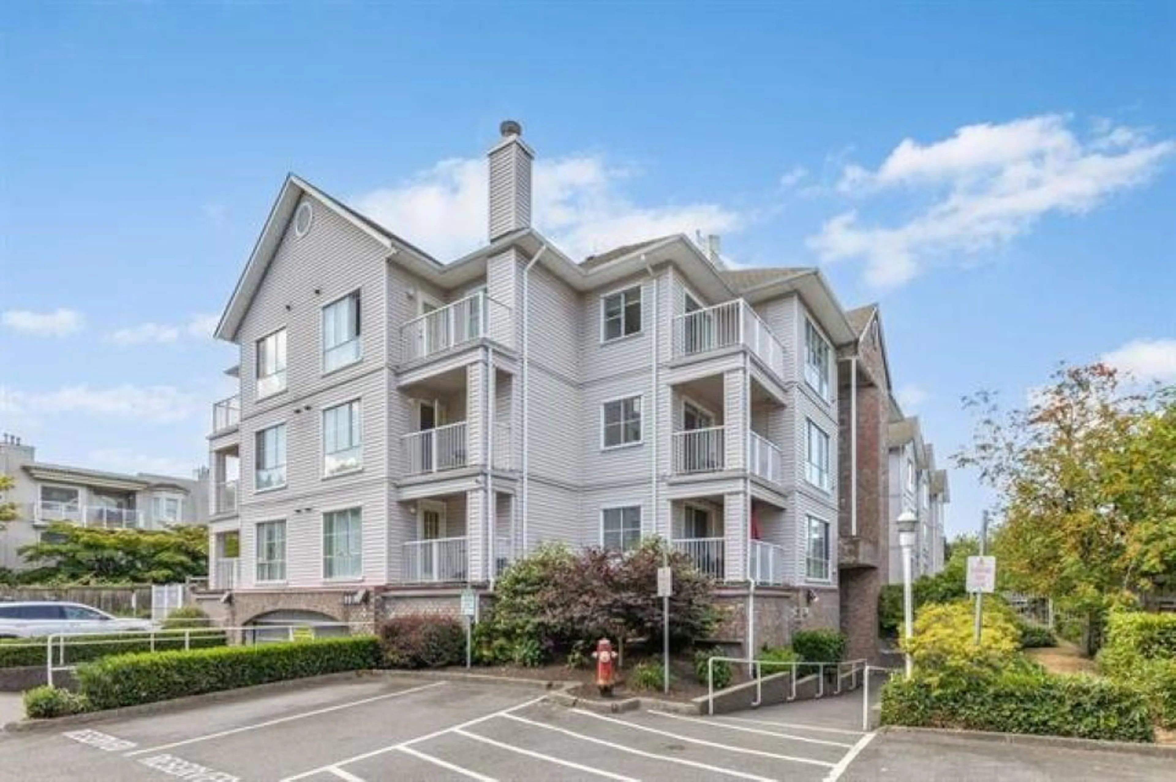 Unknown for 202 - 9951 152, Surrey British Columbia V3R4G5