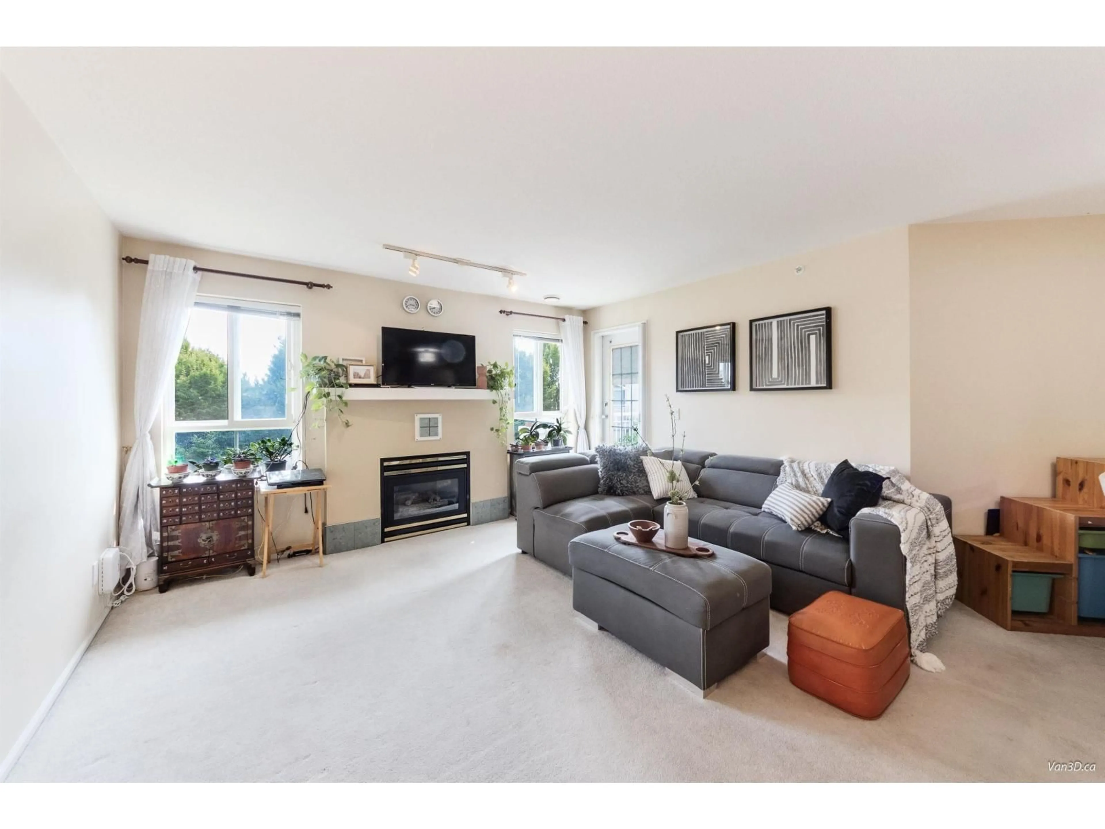Living room with furniture, unknown for 318 - 19750 64, Langley British Columbia V2Y2T1