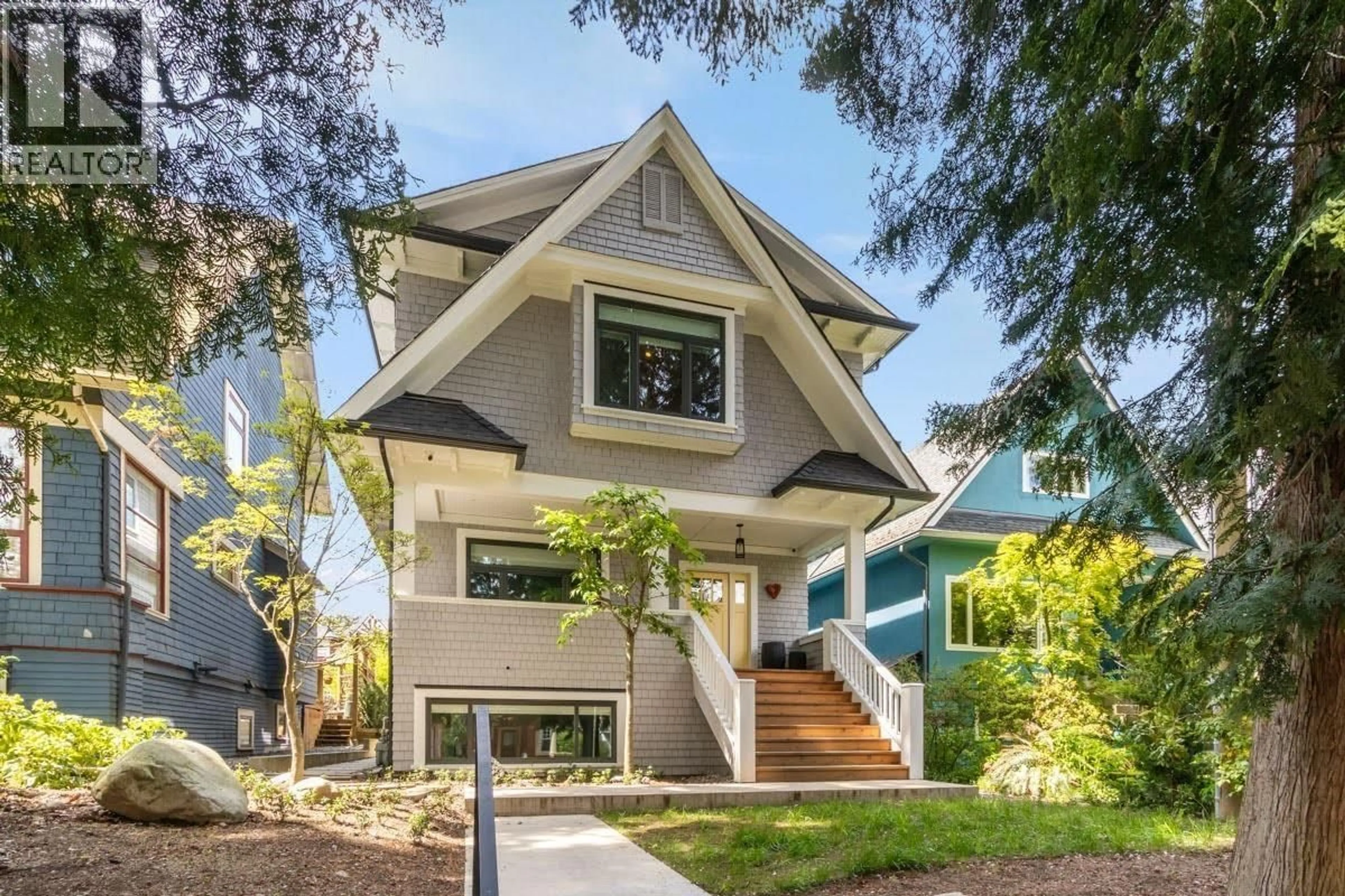 Home with vinyl exterior material, street for 4447 QUEBEC STREET, Vancouver British Columbia V5V3L6