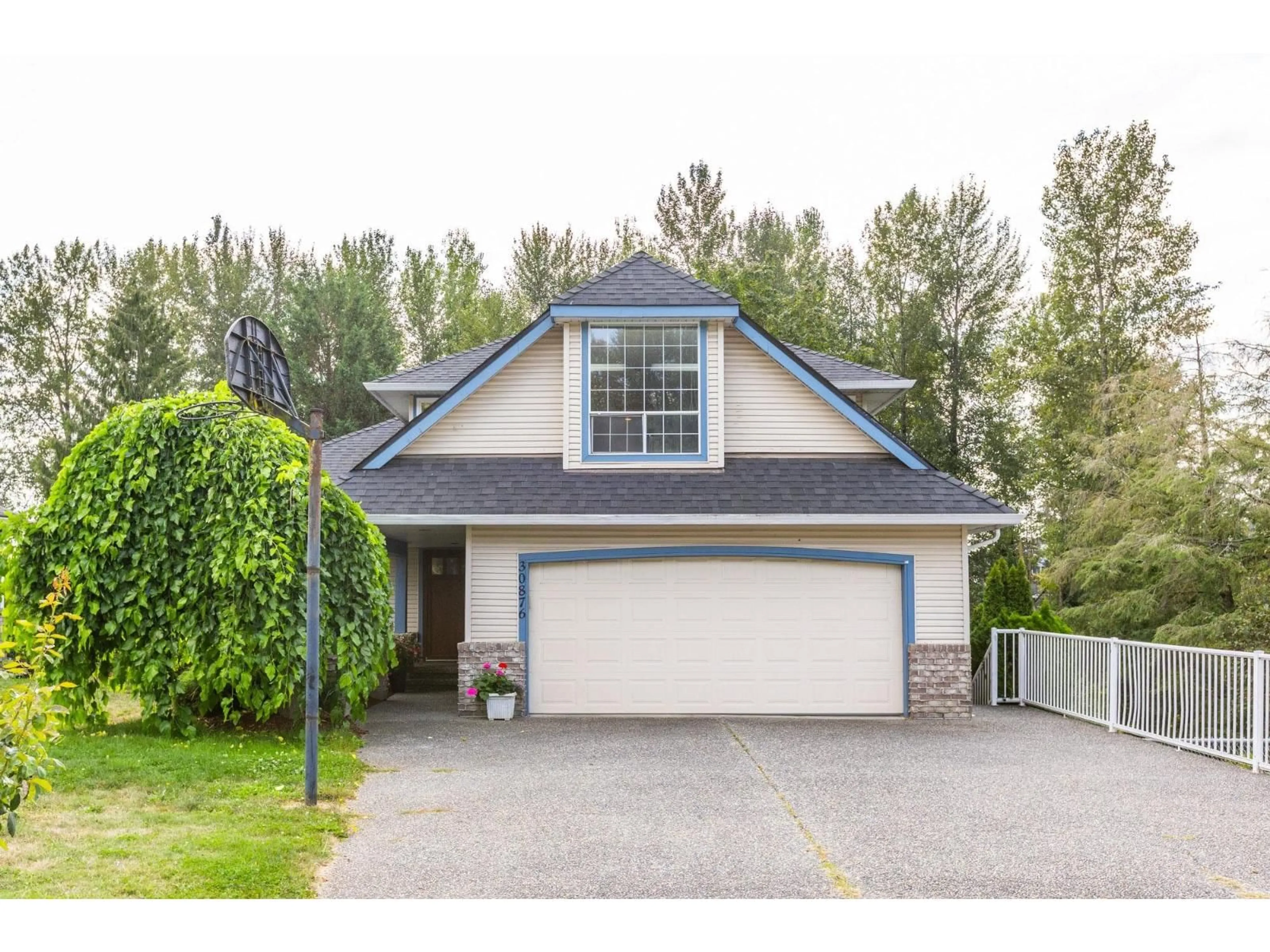 Home with vinyl exterior material, street for 30876 SANDPIPER, Abbotsford British Columbia V2T5L6