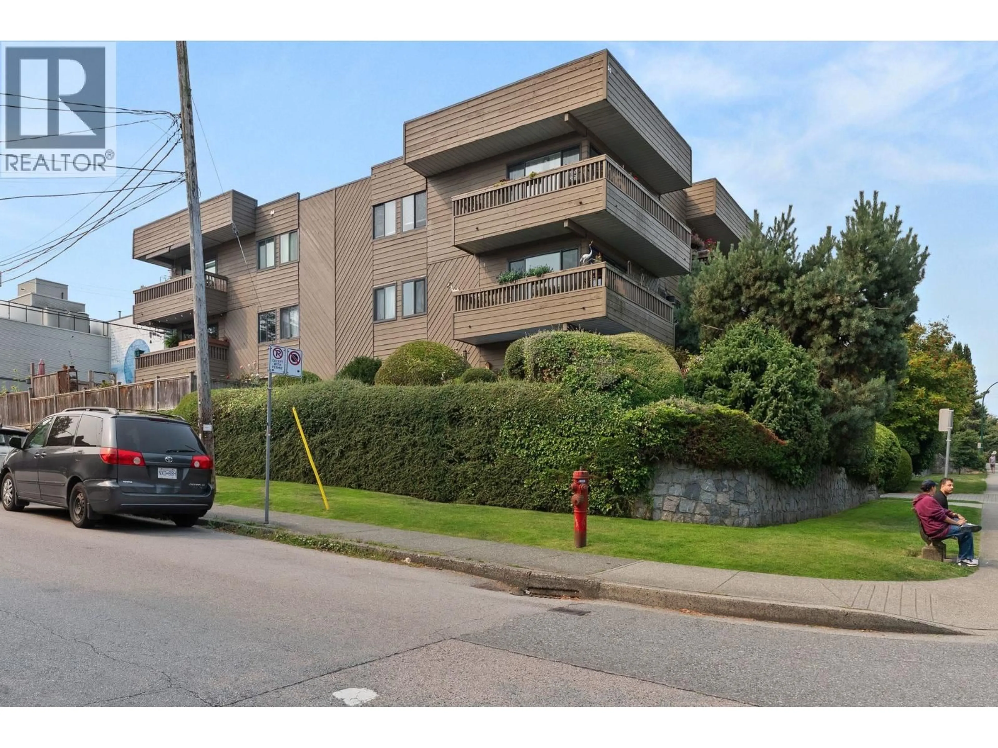 Unknown for 305 - 2100 3RD AVENUE, Vancouver British Columbia V6K1L1