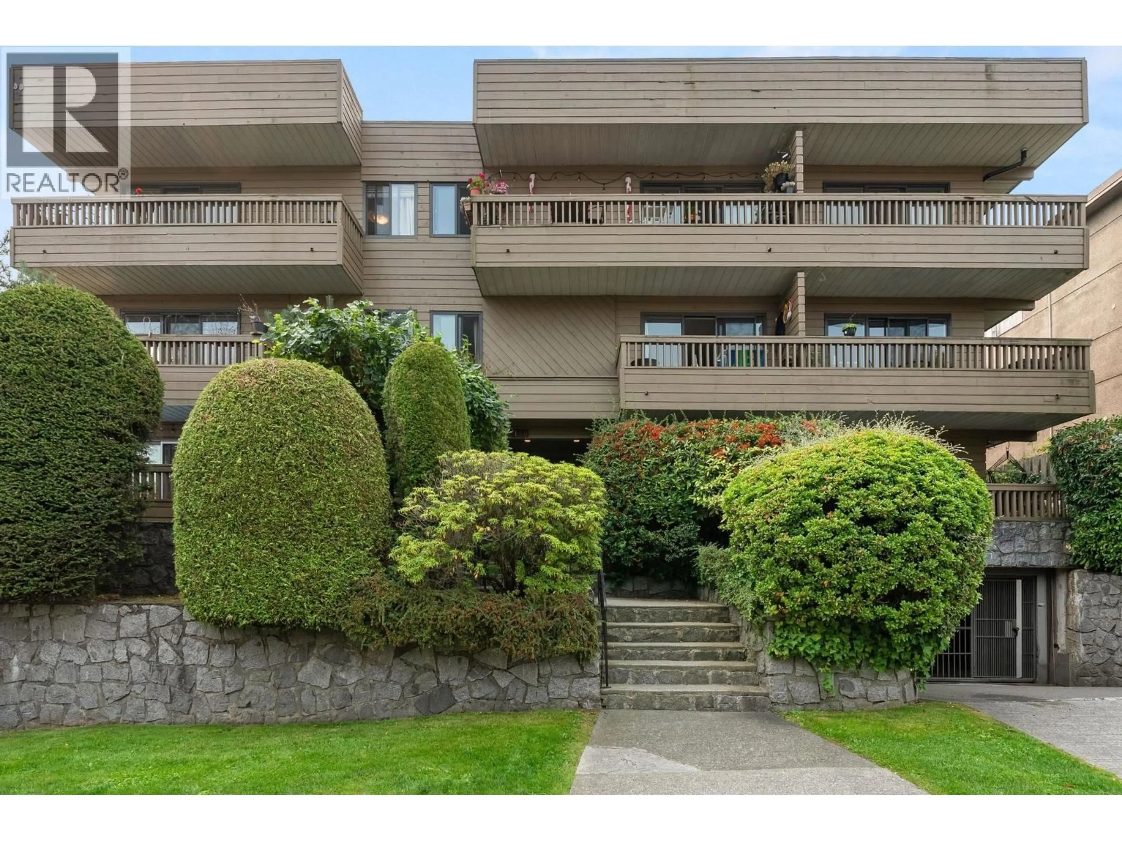 Patio, unknown for 305 - 2100 3RD AVENUE, Vancouver British Columbia V6K1L1