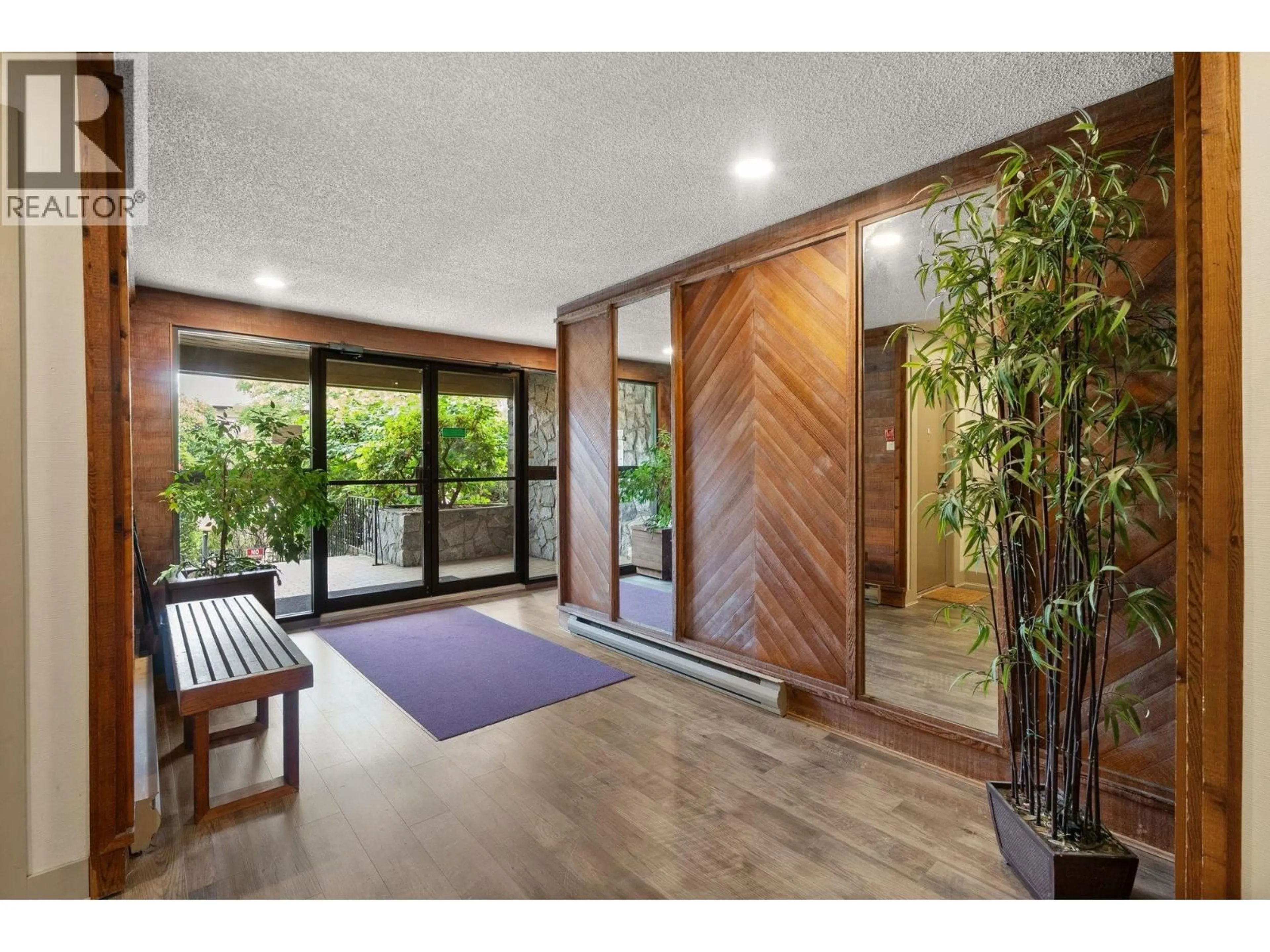 Indoor entryway for 305 - 2100 3RD AVENUE, Vancouver British Columbia V6K1L1
