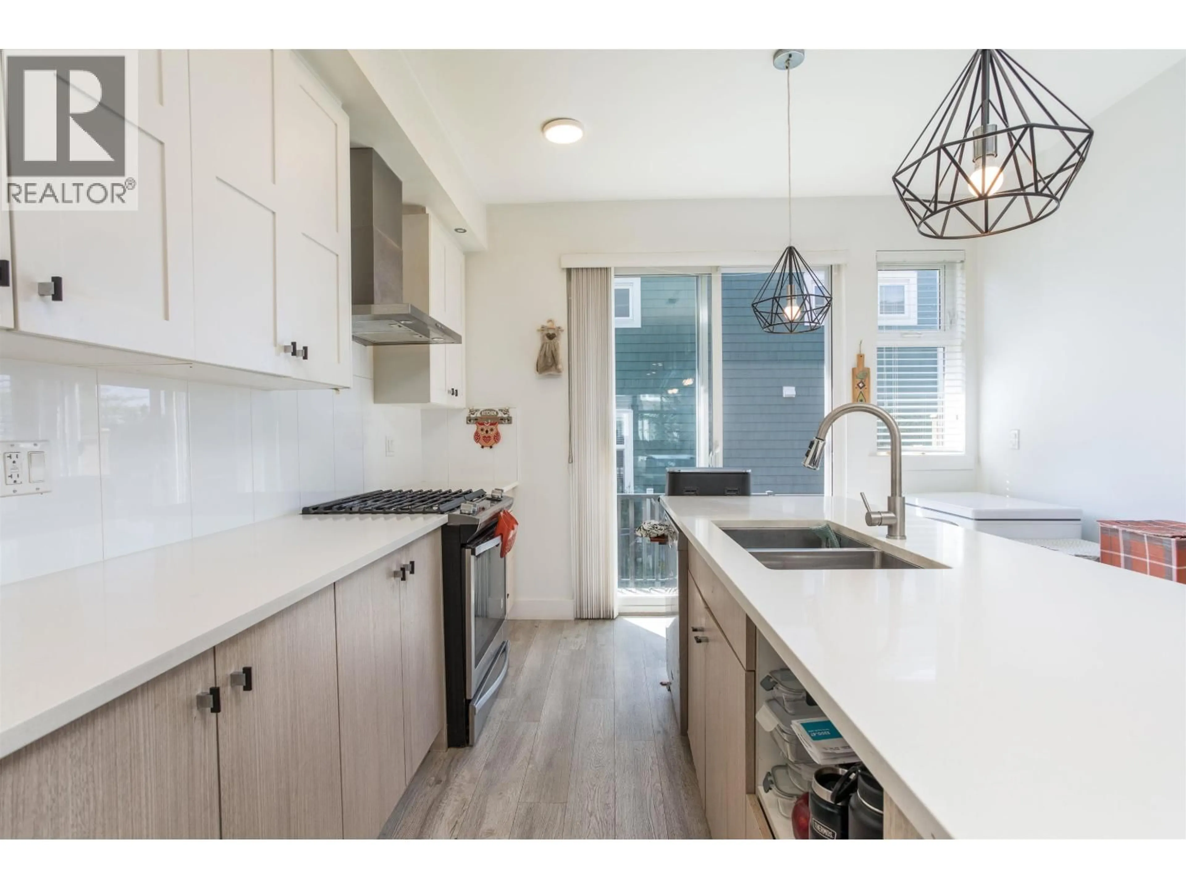 Open concept kitchen, ceramic/tile floor for 12 - 24108 104 AVENUE, Maple Ridge British Columbia V2W0J5