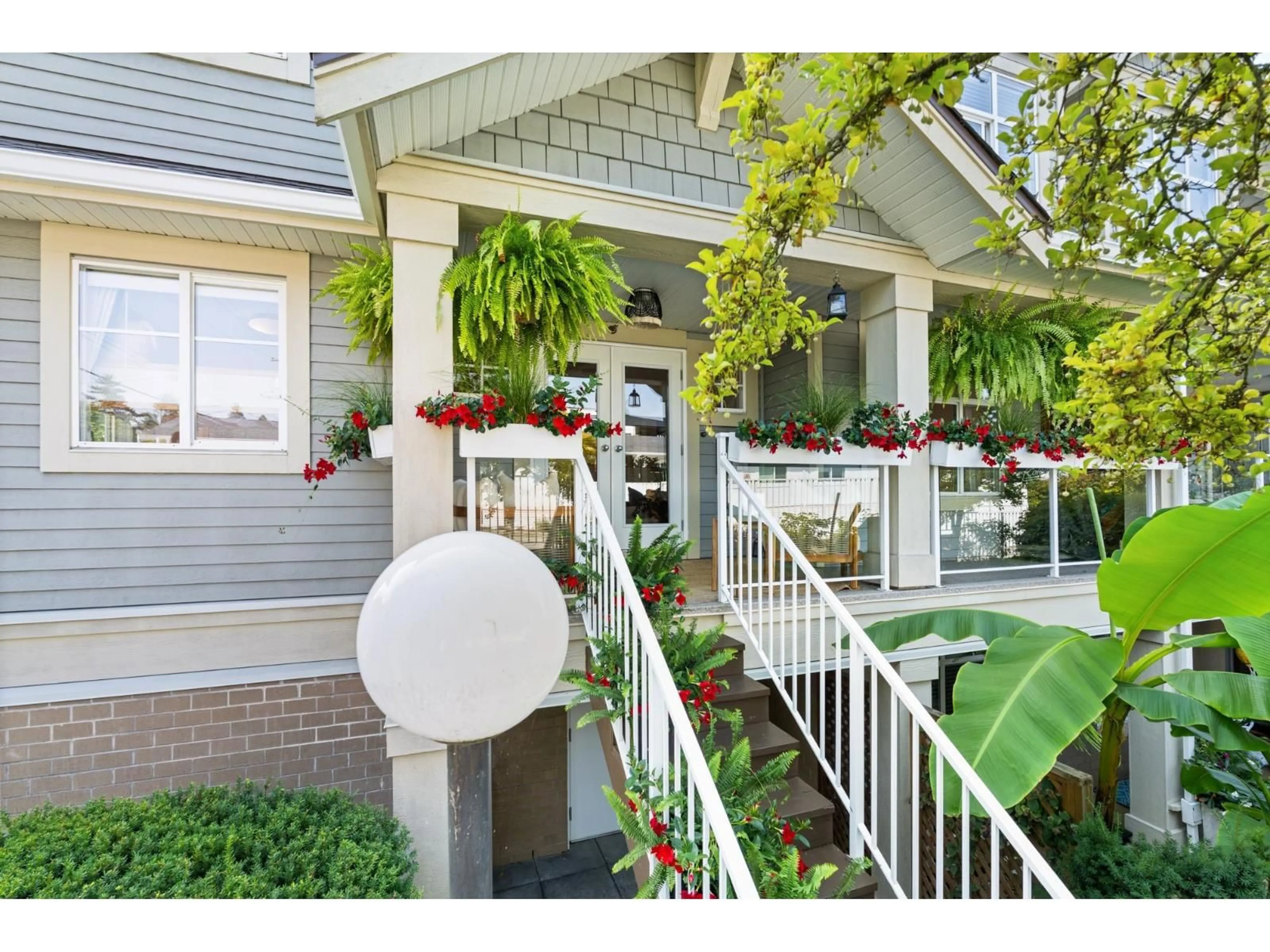 Unknown for 203 - 15621 MARINE, White Rock British Columbia V4B1E1