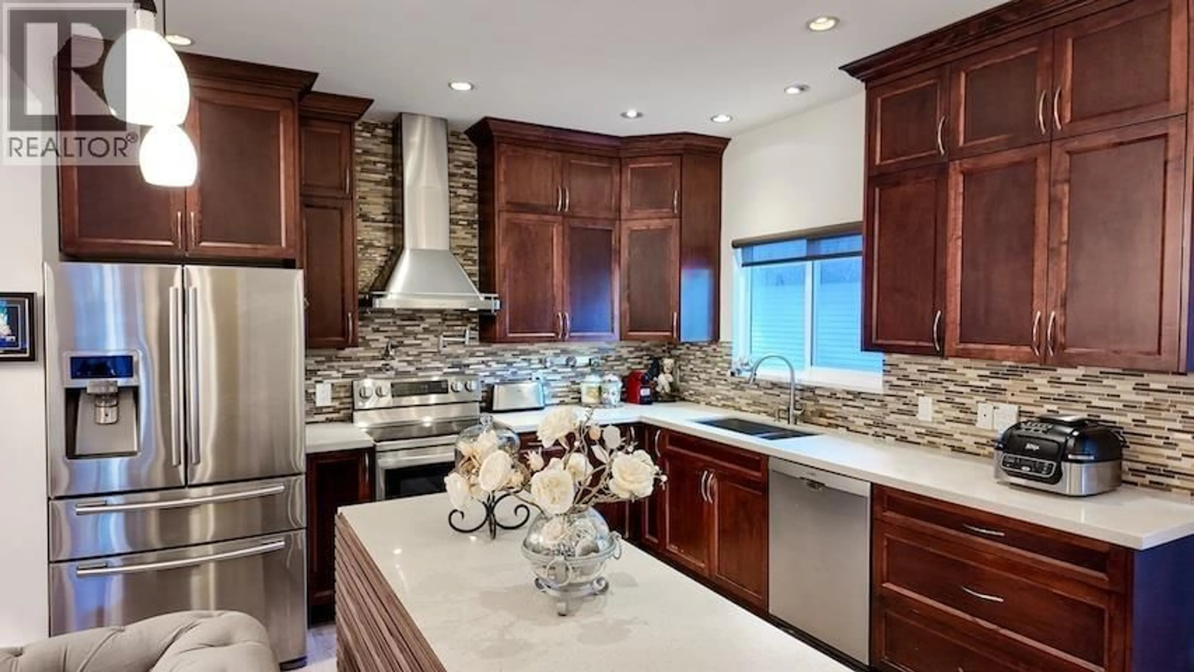 Contemporary kitchen, ceramic/tile floor for 122 BLACKBERRY DRIVE, Anmore British Columbia V3H5B4