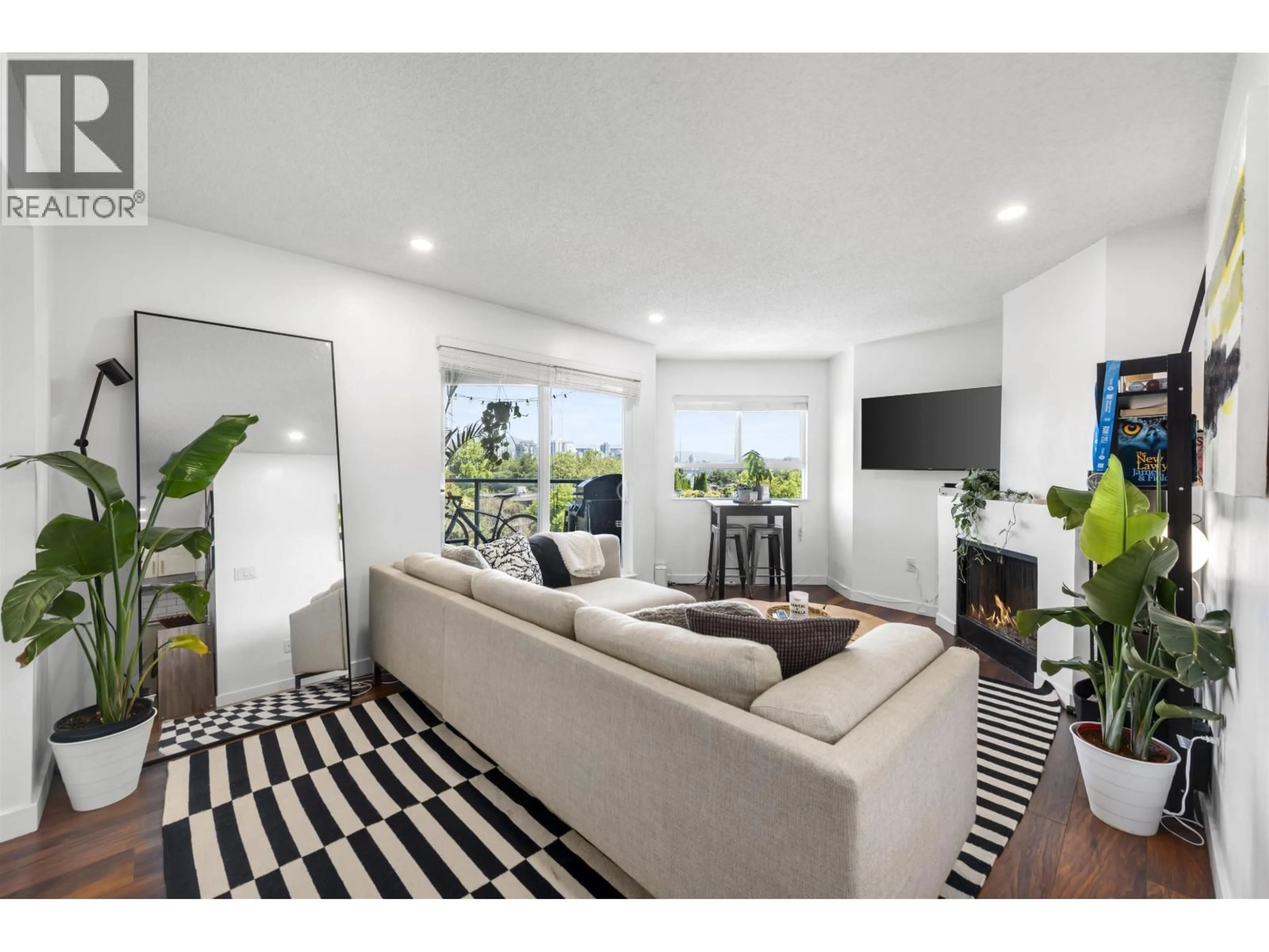 Living room with furniture, unknown for 306 - 1365 4TH AVENUE, Vancouver British Columbia V6H3Y8