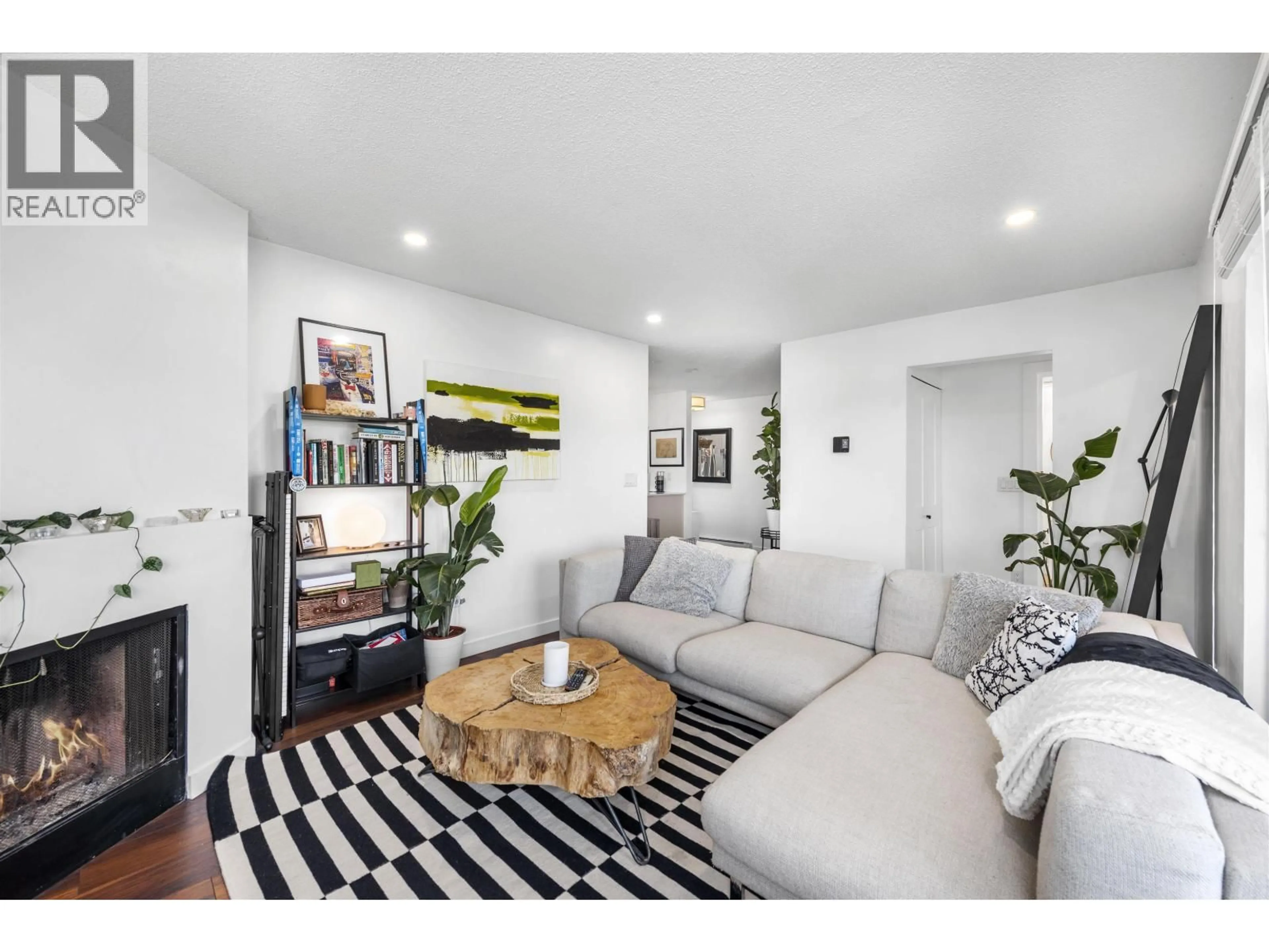 Living room with furniture, wood/laminate floor for 306 - 1365 4TH AVENUE, Vancouver British Columbia V6H3Y8