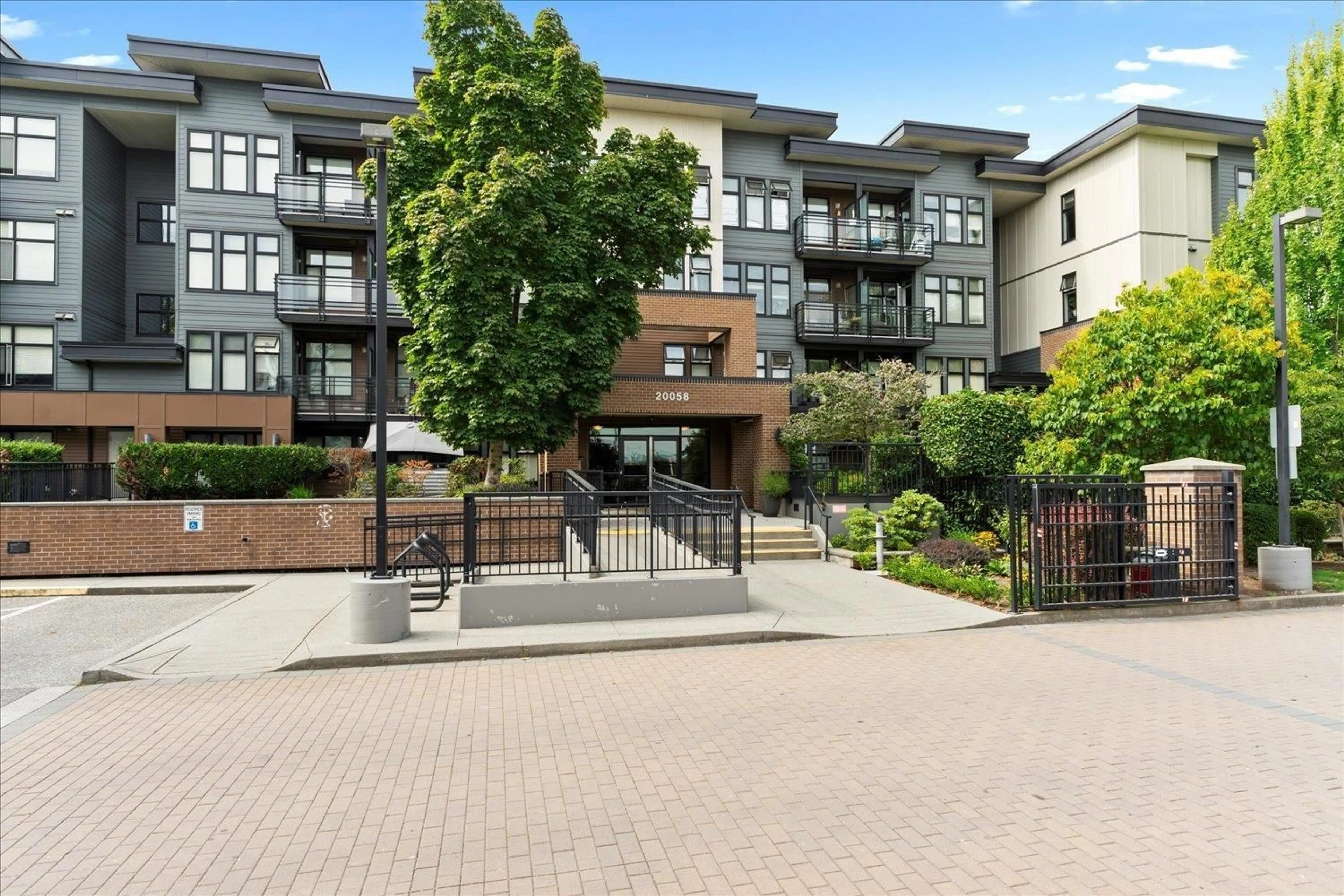 Patio, unknown for 111 - 20058 FRASER, Langley British Columbia V3A0E5