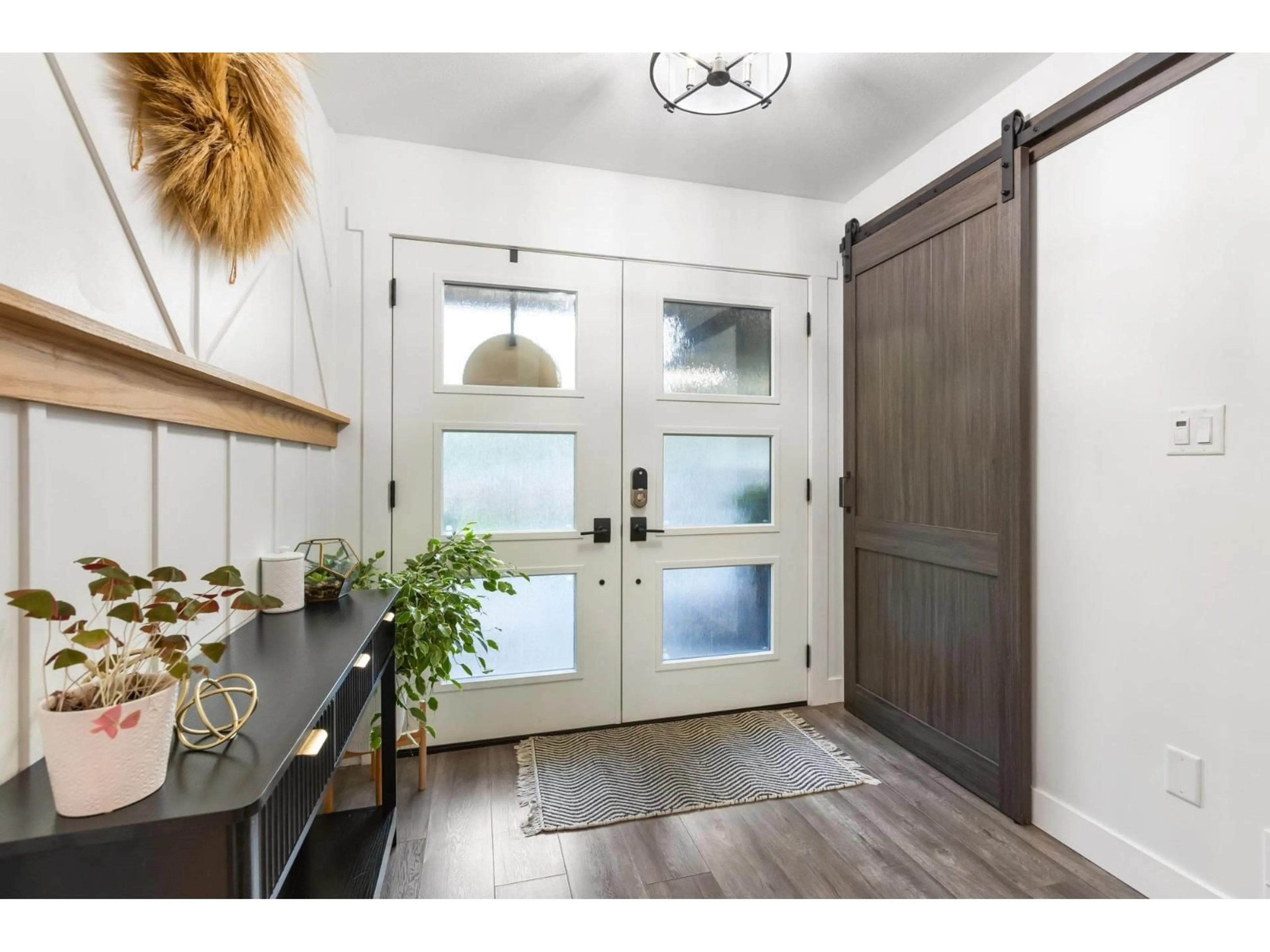 Indoor entryway for 19983 48A, Langley British Columbia V3A6Y1