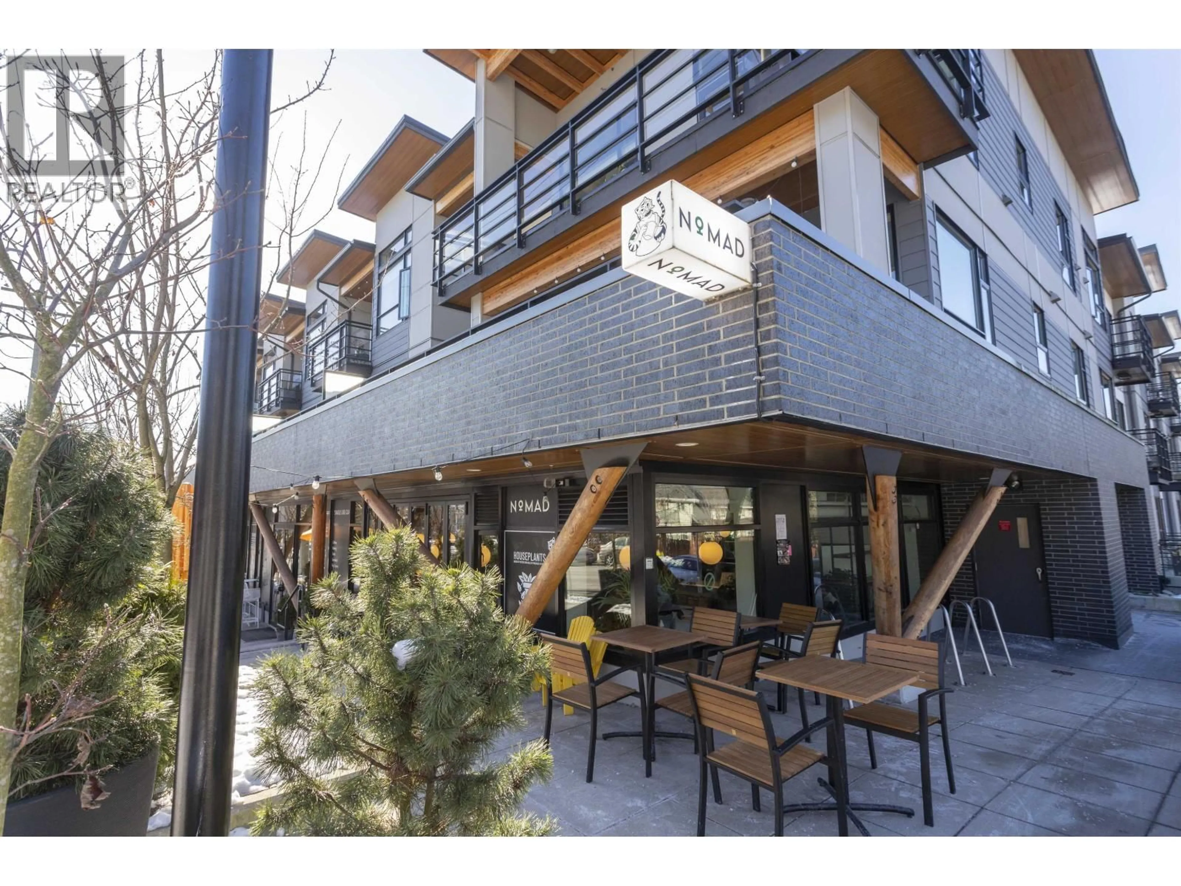 Patio, street for 204 - 715 15TH STREET, North Vancouver British Columbia V7M1T2