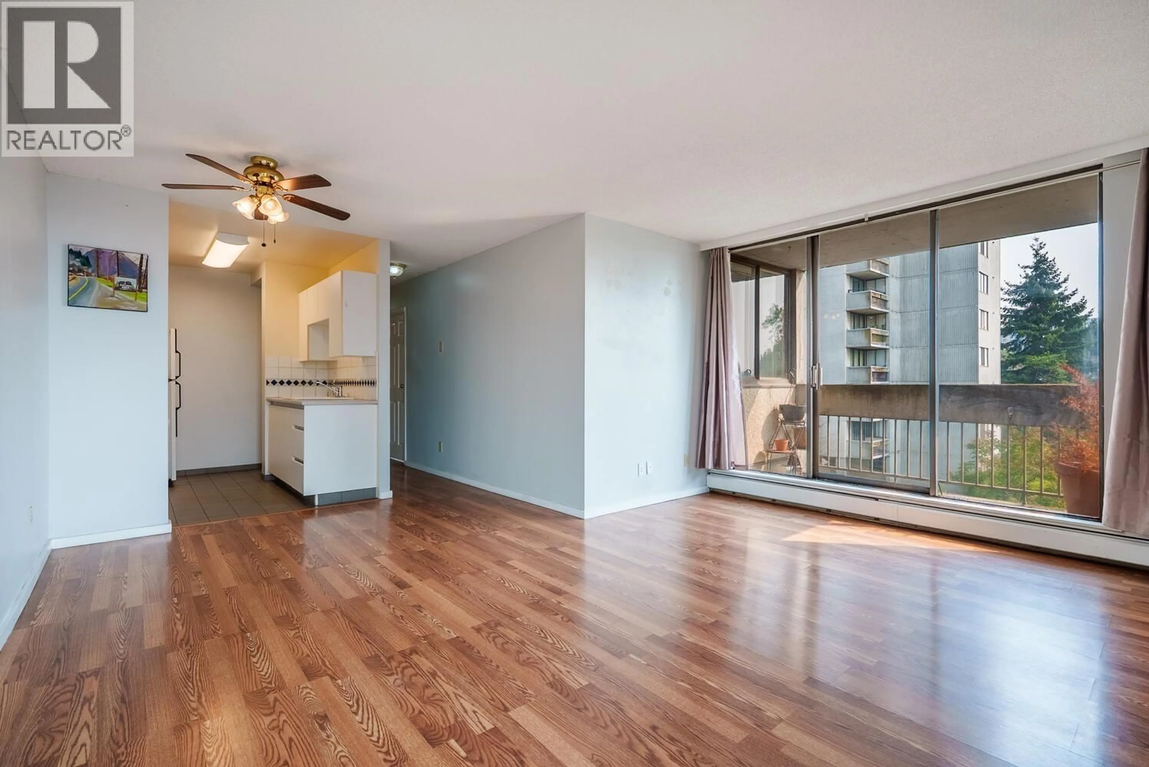 A pic of a room for 403 - 4105 IMPERIAL STREET, Burnaby British Columbia V5J1A6