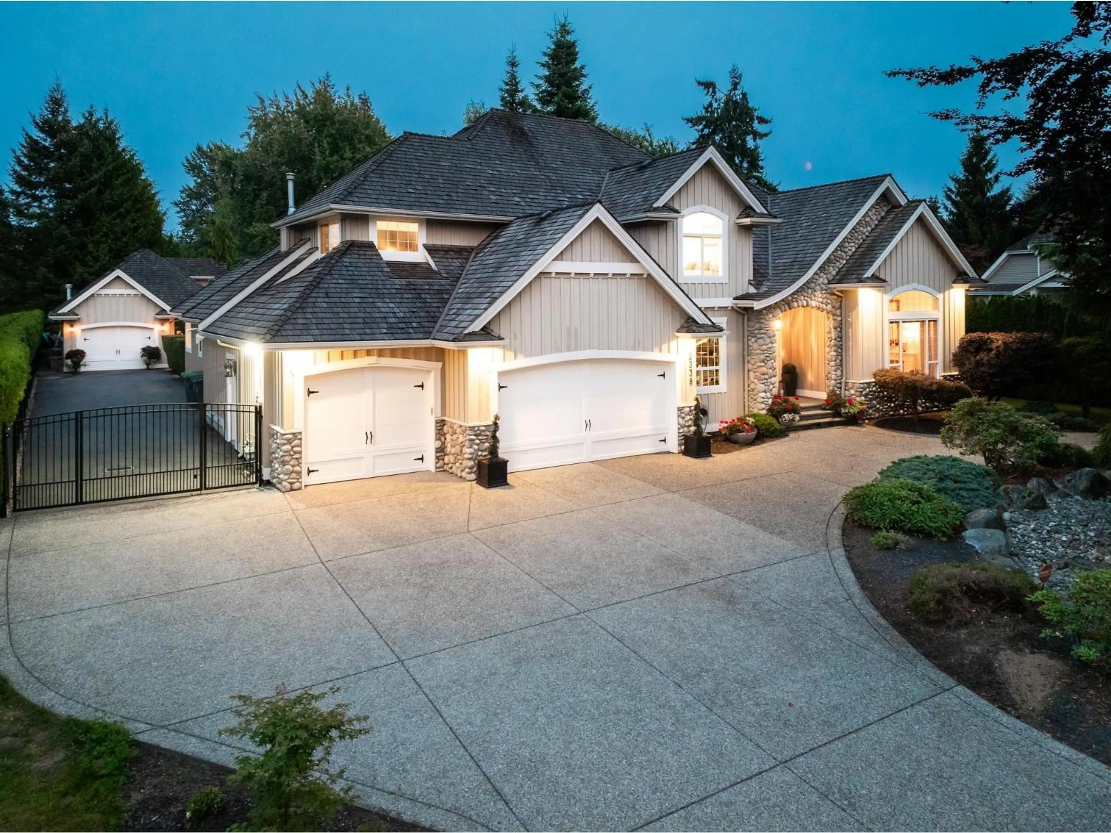 Unknown for 2338 138A, Surrey British Columbia V4A9V8