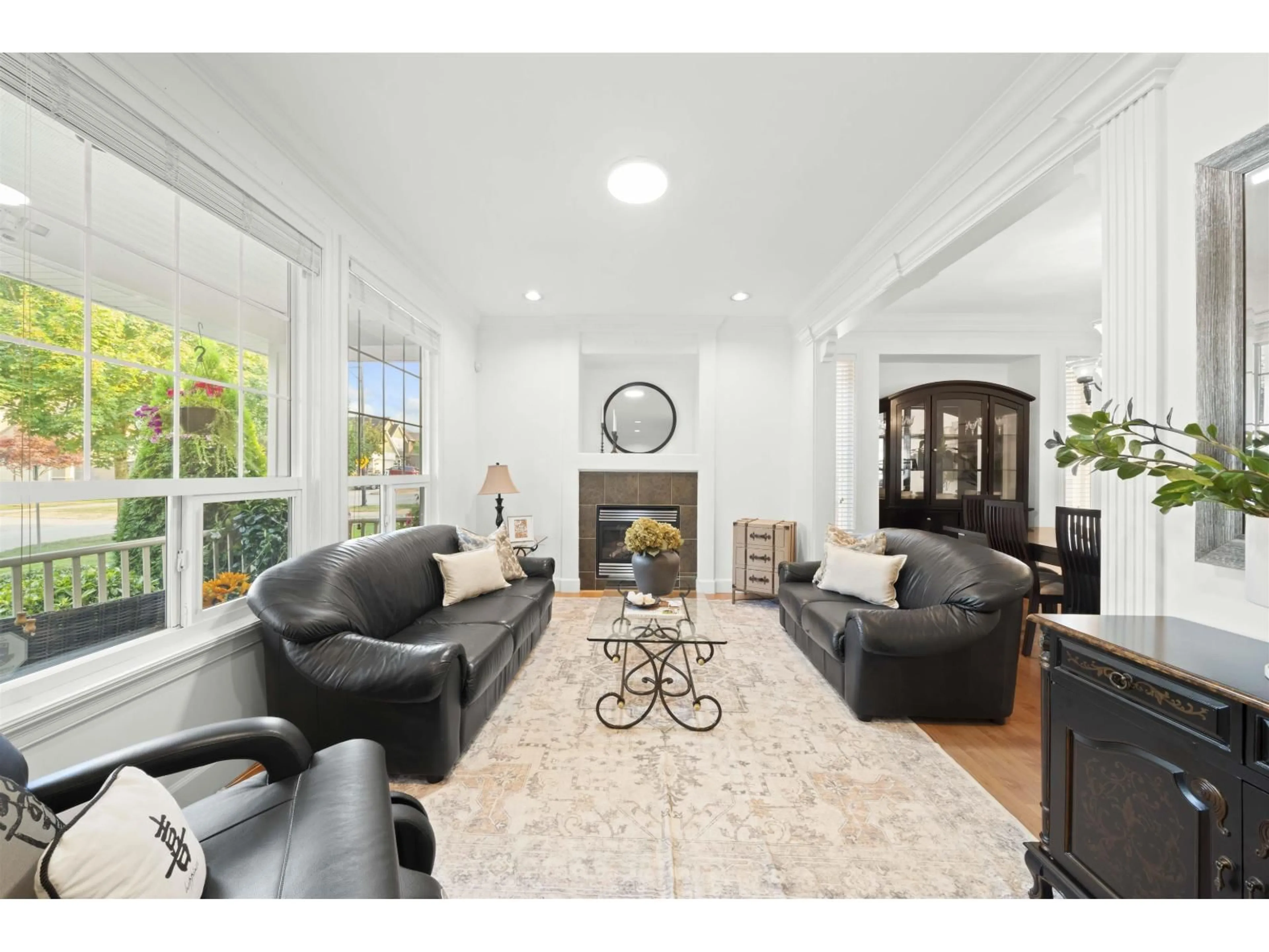 Living room with furniture, unknown for 6353 166, Surrey British Columbia V3S0W2