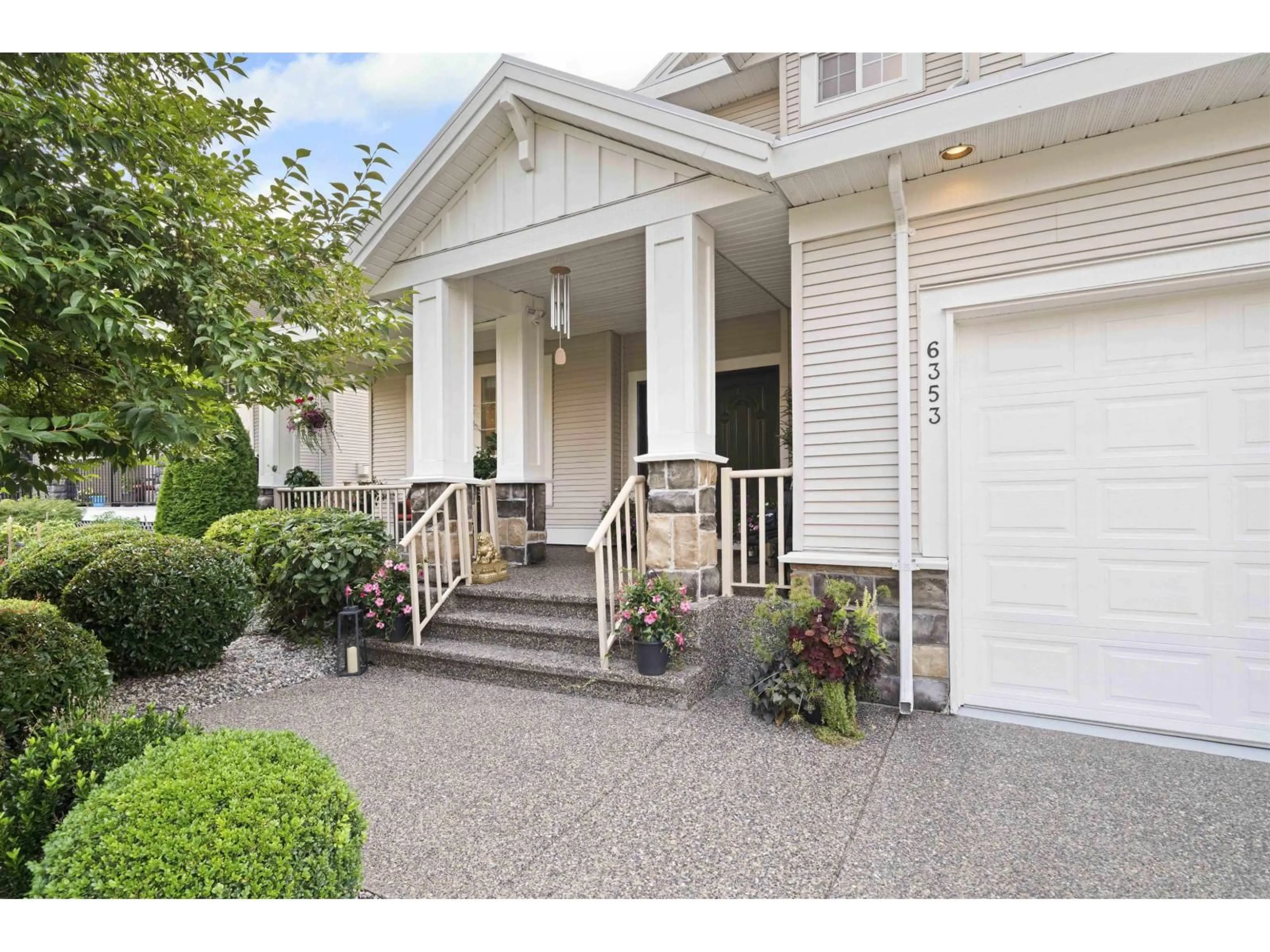 Home with vinyl exterior material, street for 6353 166, Surrey British Columbia V3S0W2