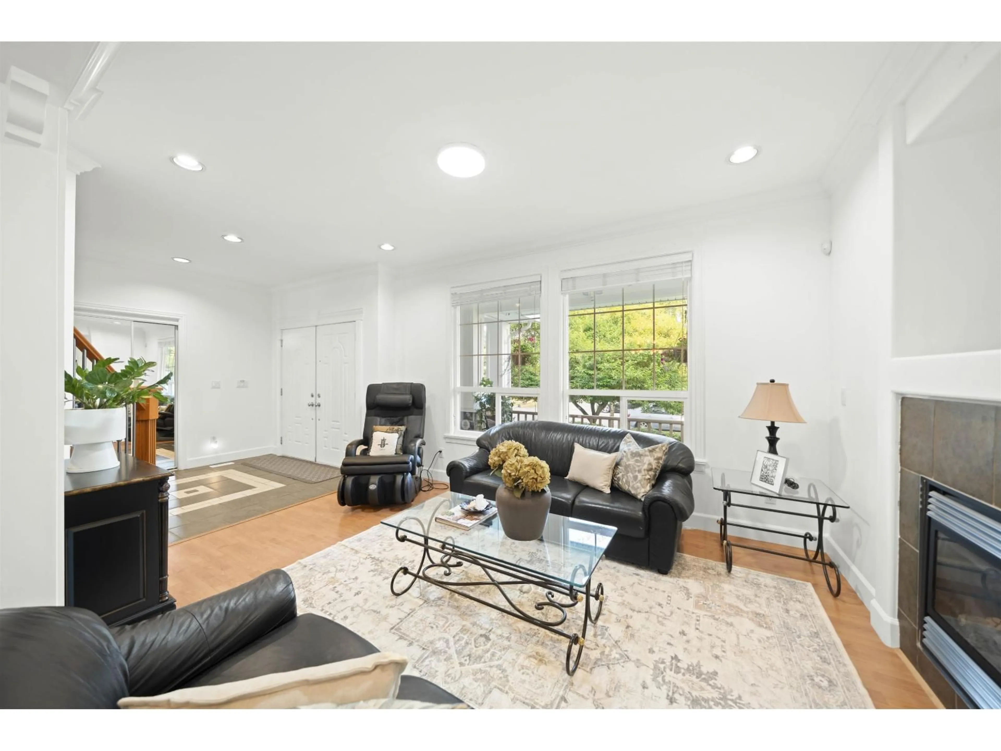 Living room with furniture, unknown for 6353 166, Surrey British Columbia V3S0W2