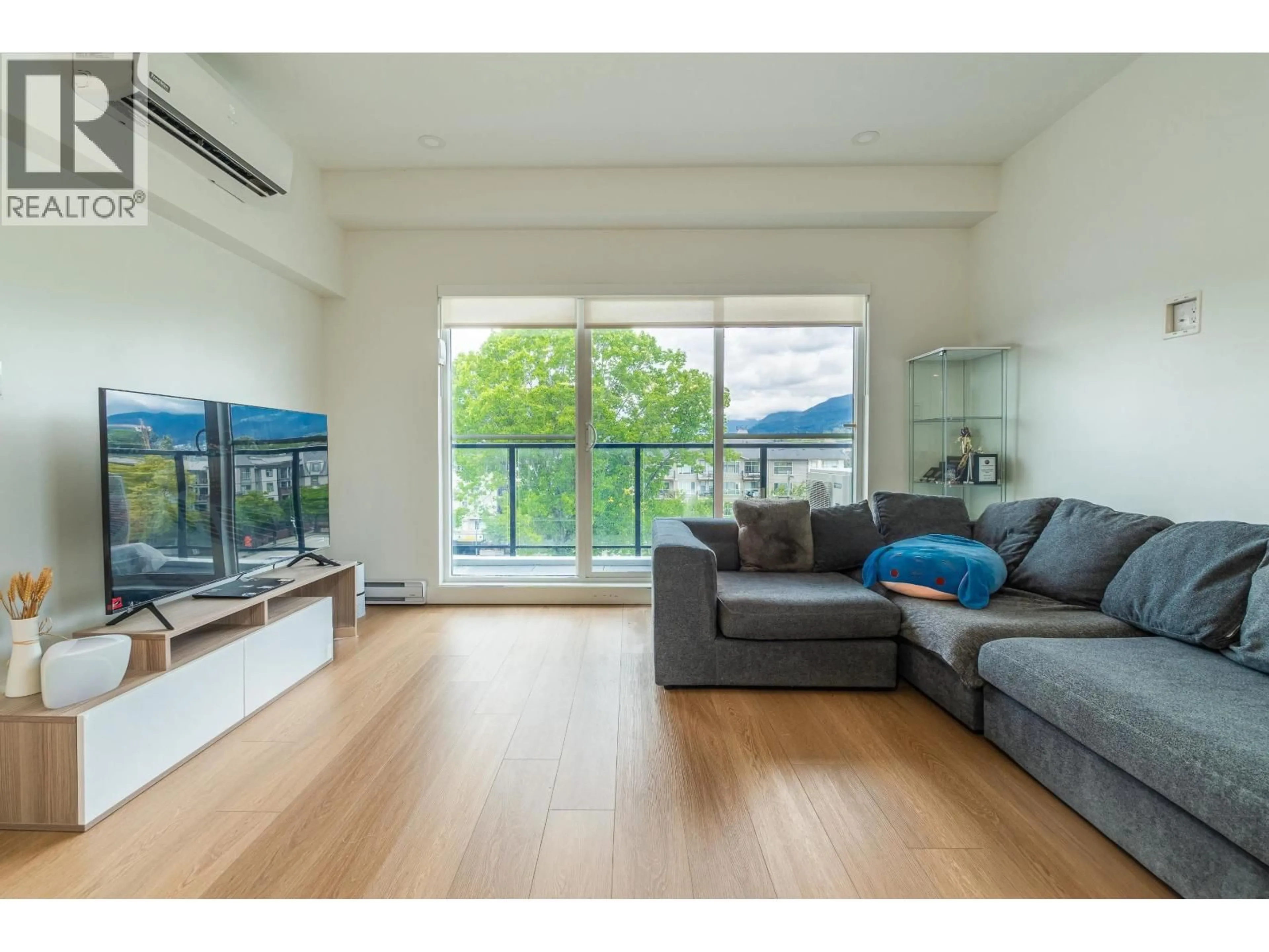 Living room with furniture, unknown for 501 - 2331 KELLY AVENUE, Port Coquitlam British Columbia V3C0T4