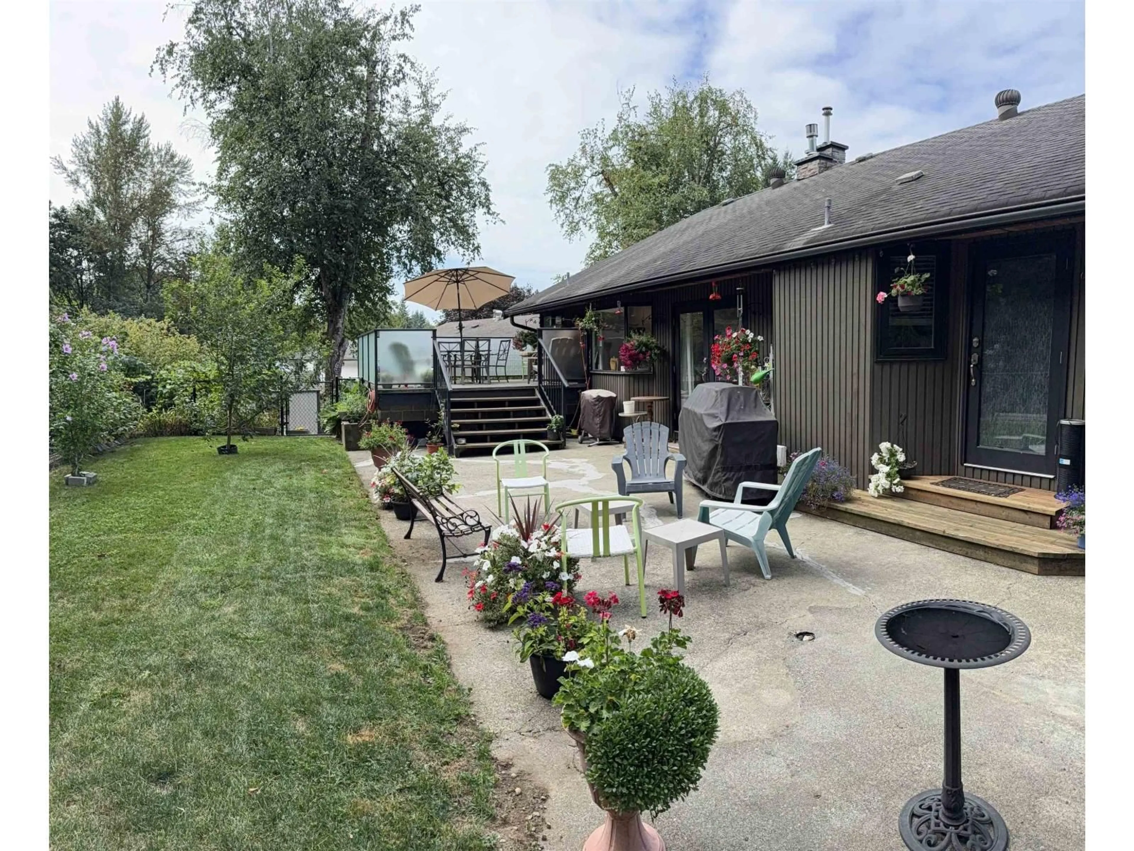 Patio, street for 35004 LABURNUM, Abbotsford British Columbia V2S5M7