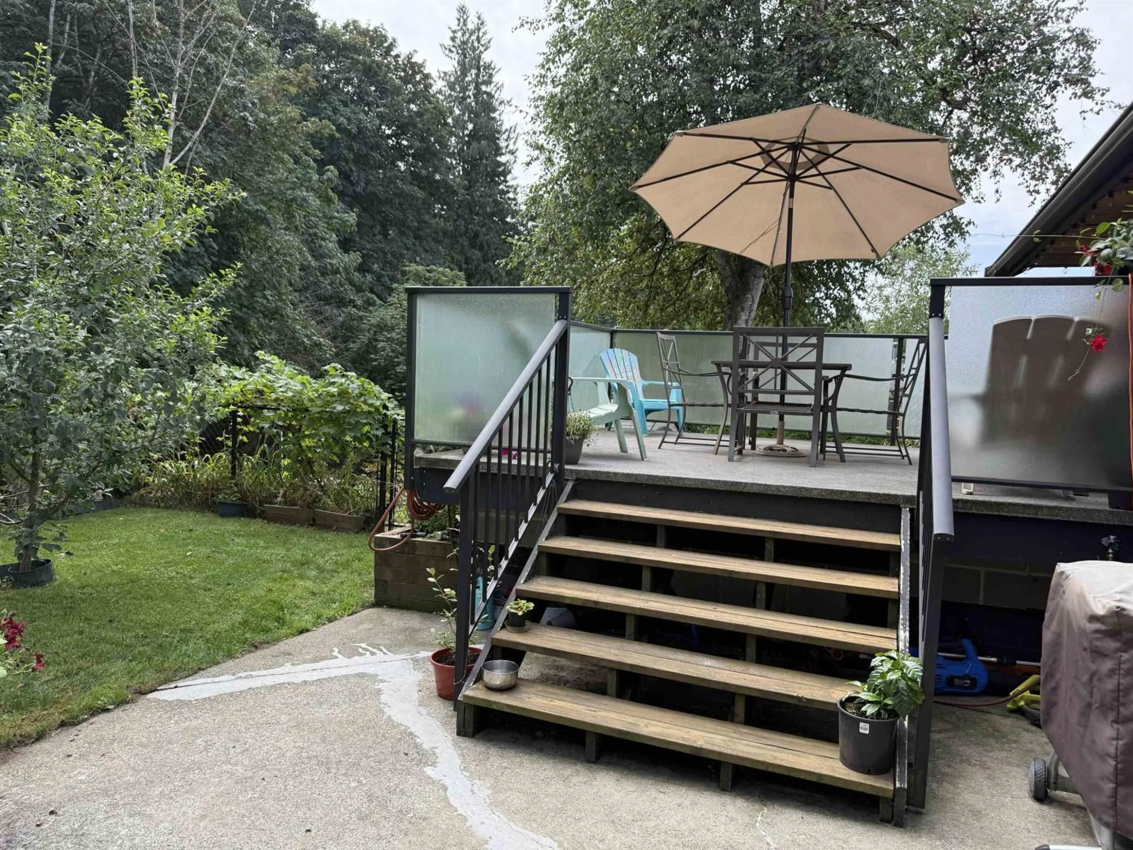 Patio, unknown for 35004 LABURNUM, Abbotsford British Columbia V2S5M7