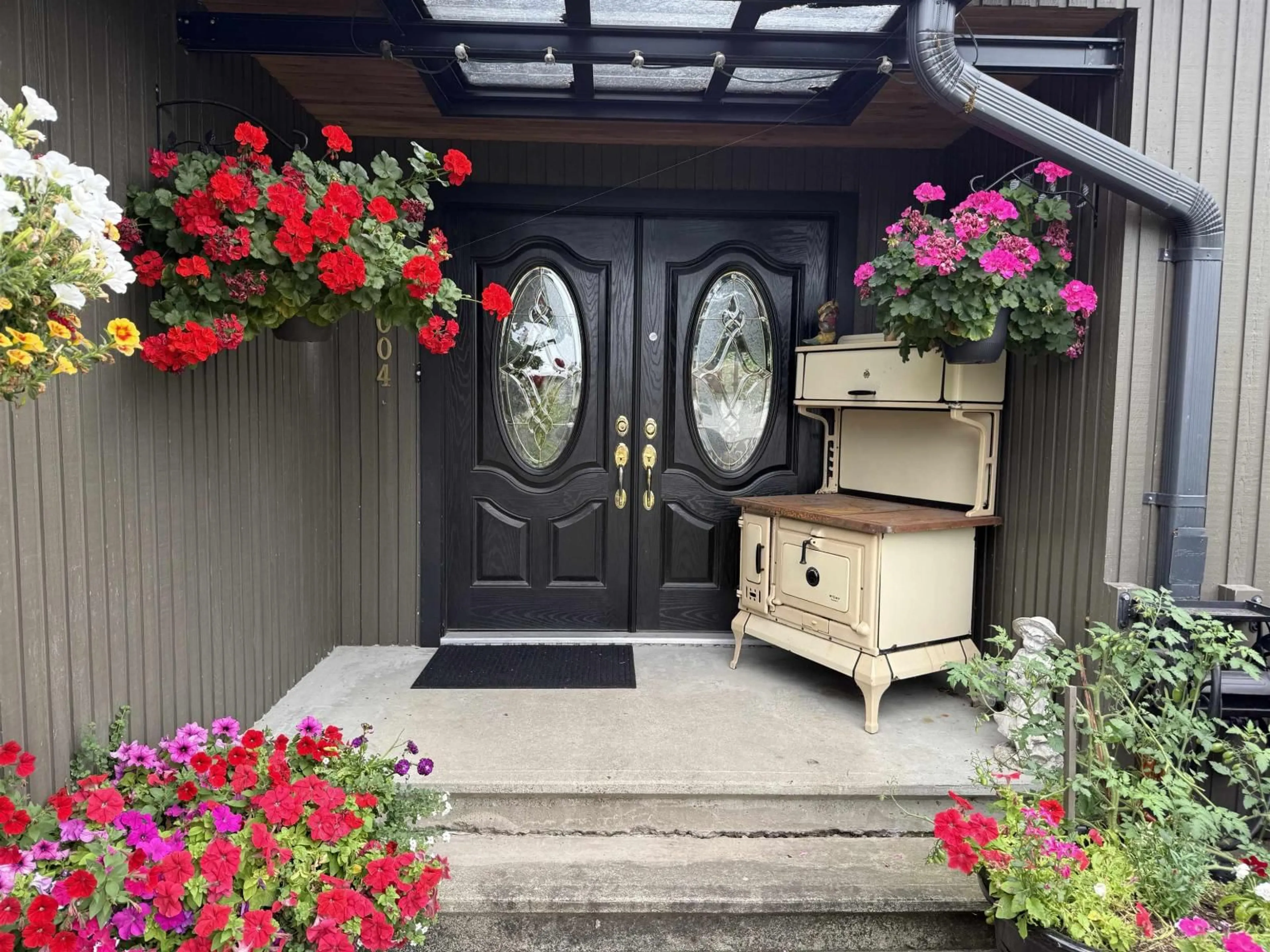 Indoor entryway for 35004 LABURNUM, Abbotsford British Columbia V2S5M7