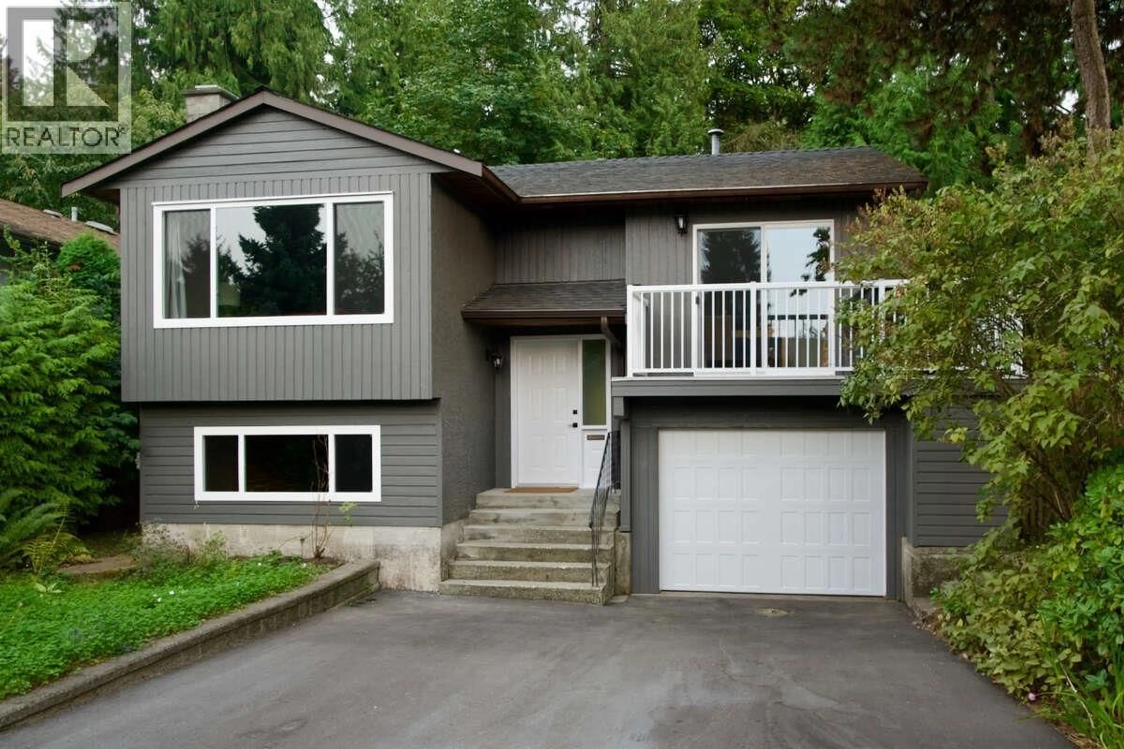 Home with vinyl exterior material, street for 3202 SALT SPRING AVENUE, Coquitlam British Columbia V3E1E9