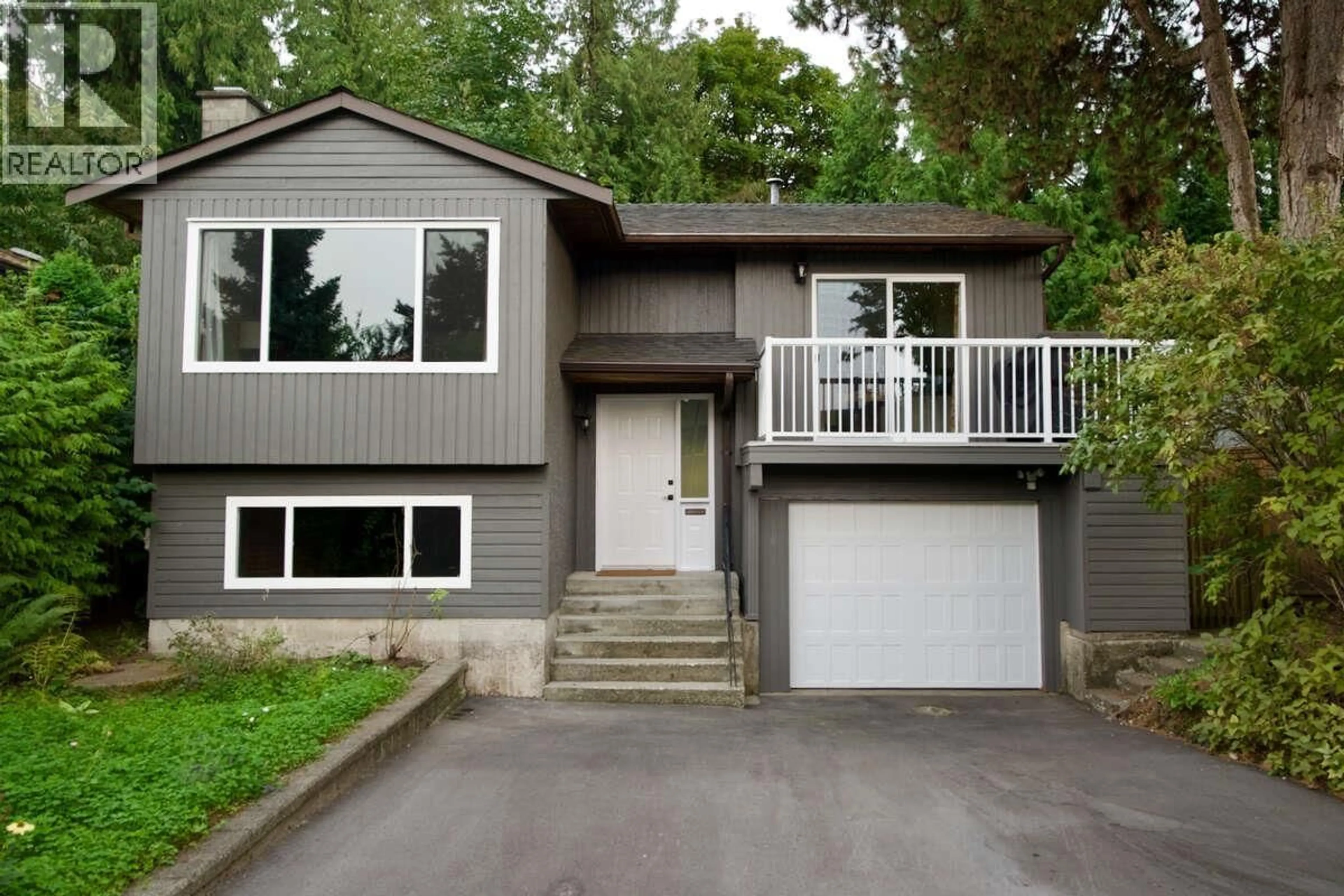 Home with vinyl exterior material, street for 3202 SALT SPRING AVENUE, Coquitlam British Columbia V3E1E9