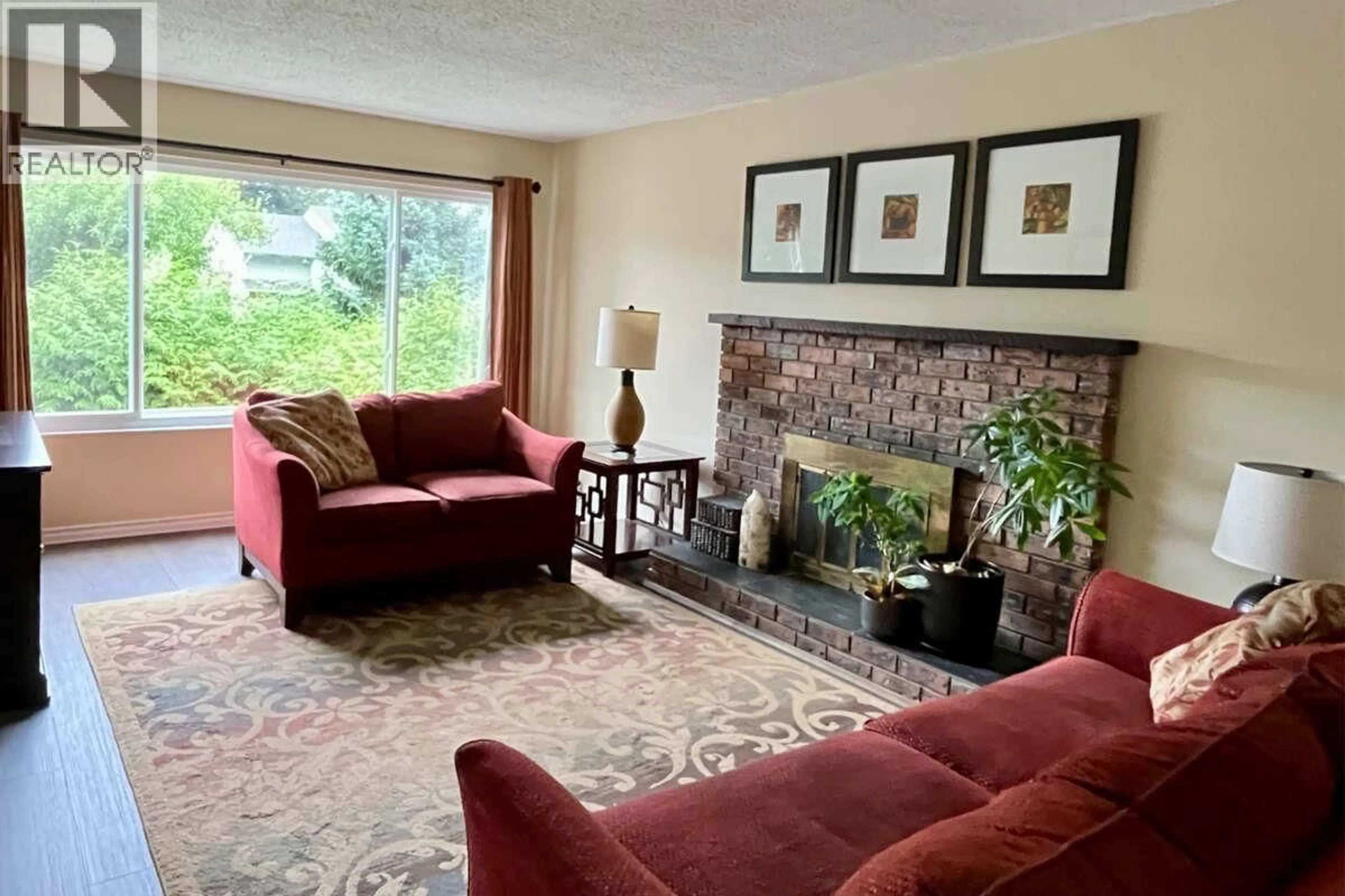 Living room with furniture, carpet floor for 3202 SALT SPRING AVENUE, Coquitlam British Columbia V3E1E9