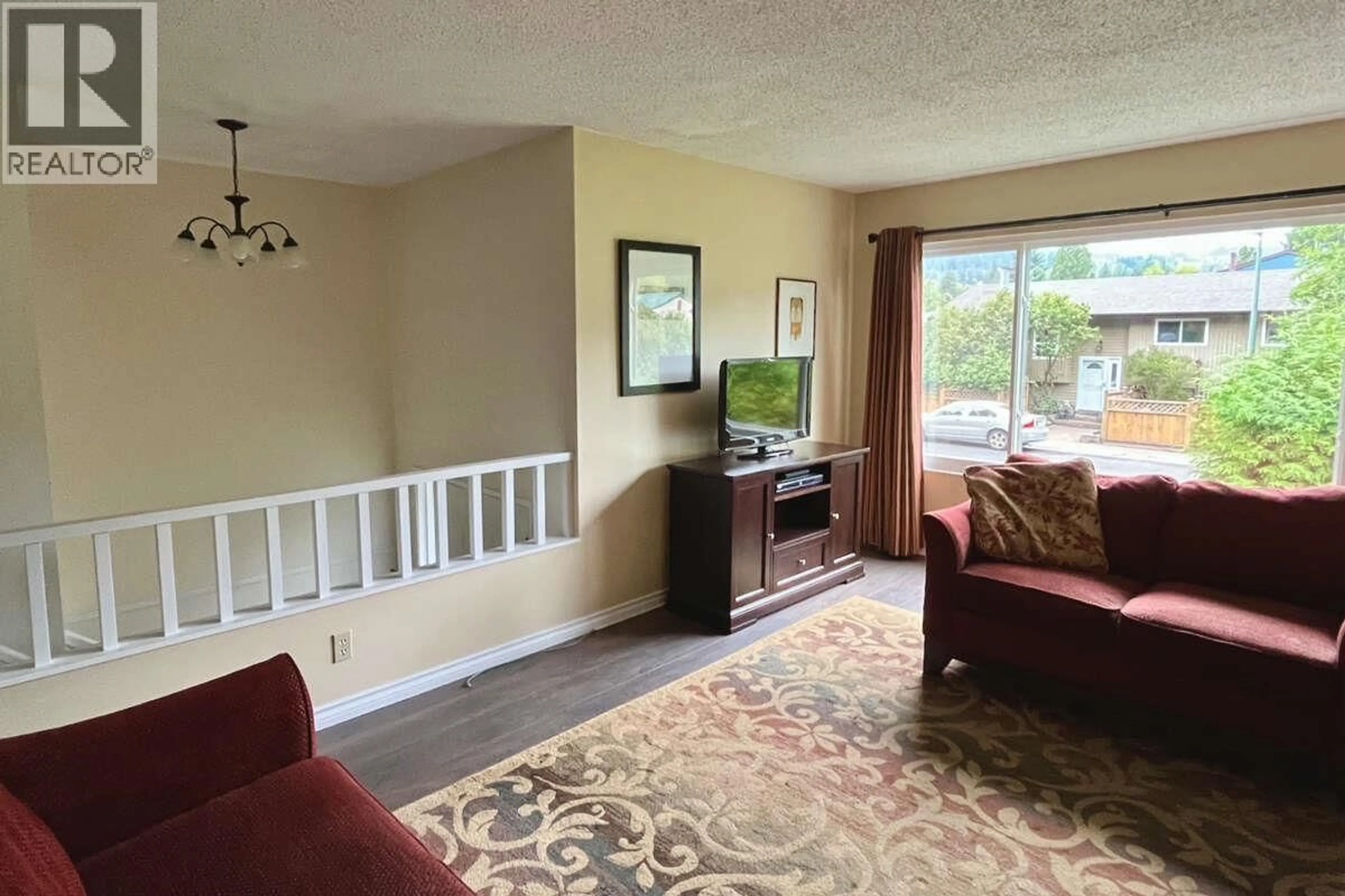 Living room with furniture, unknown for 3202 SALT SPRING AVENUE, Coquitlam British Columbia V3E1E9