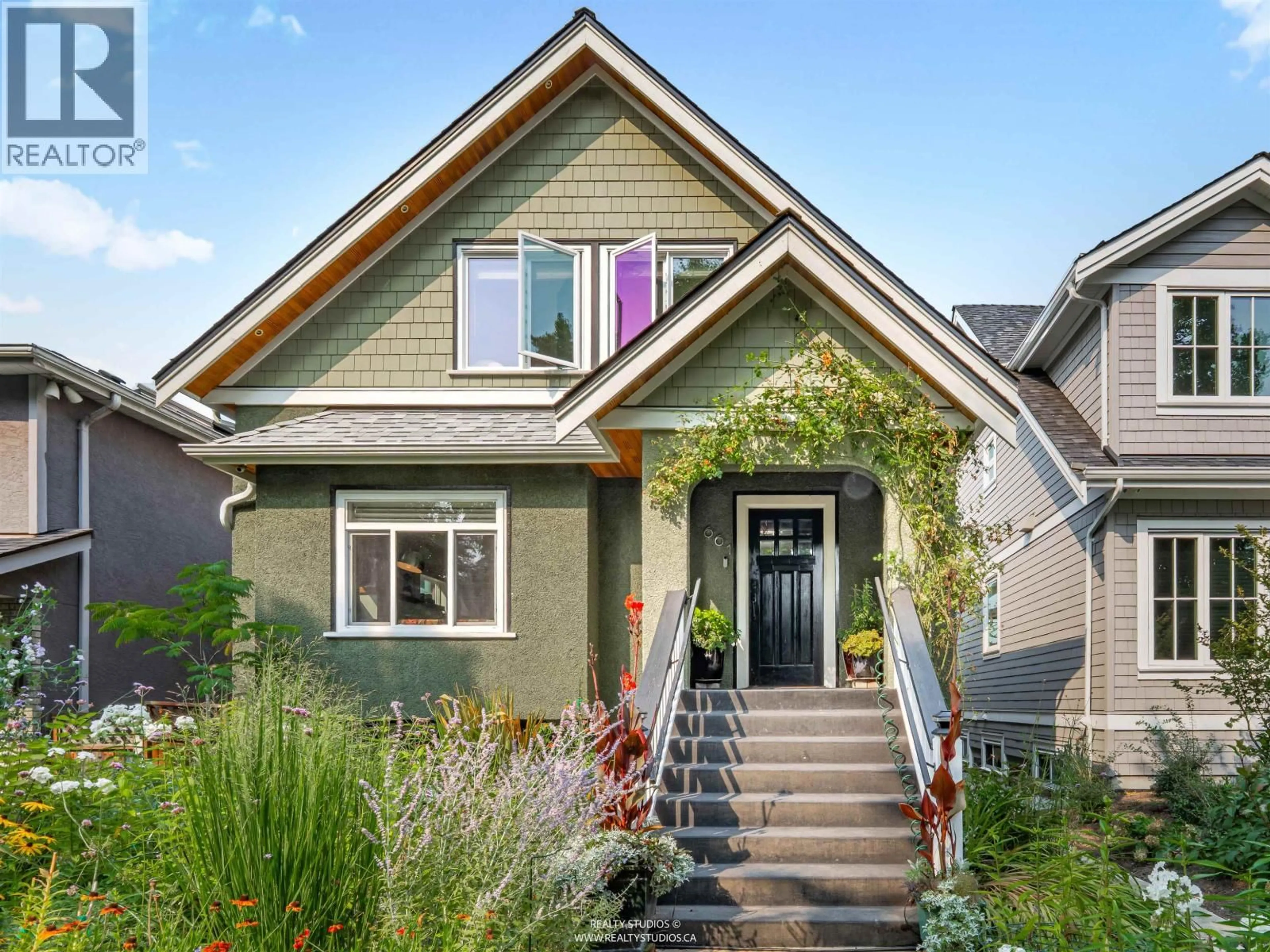 Home with vinyl exterior material, street for 661 20TH AVENUE, Vancouver British Columbia V5Z1X9
