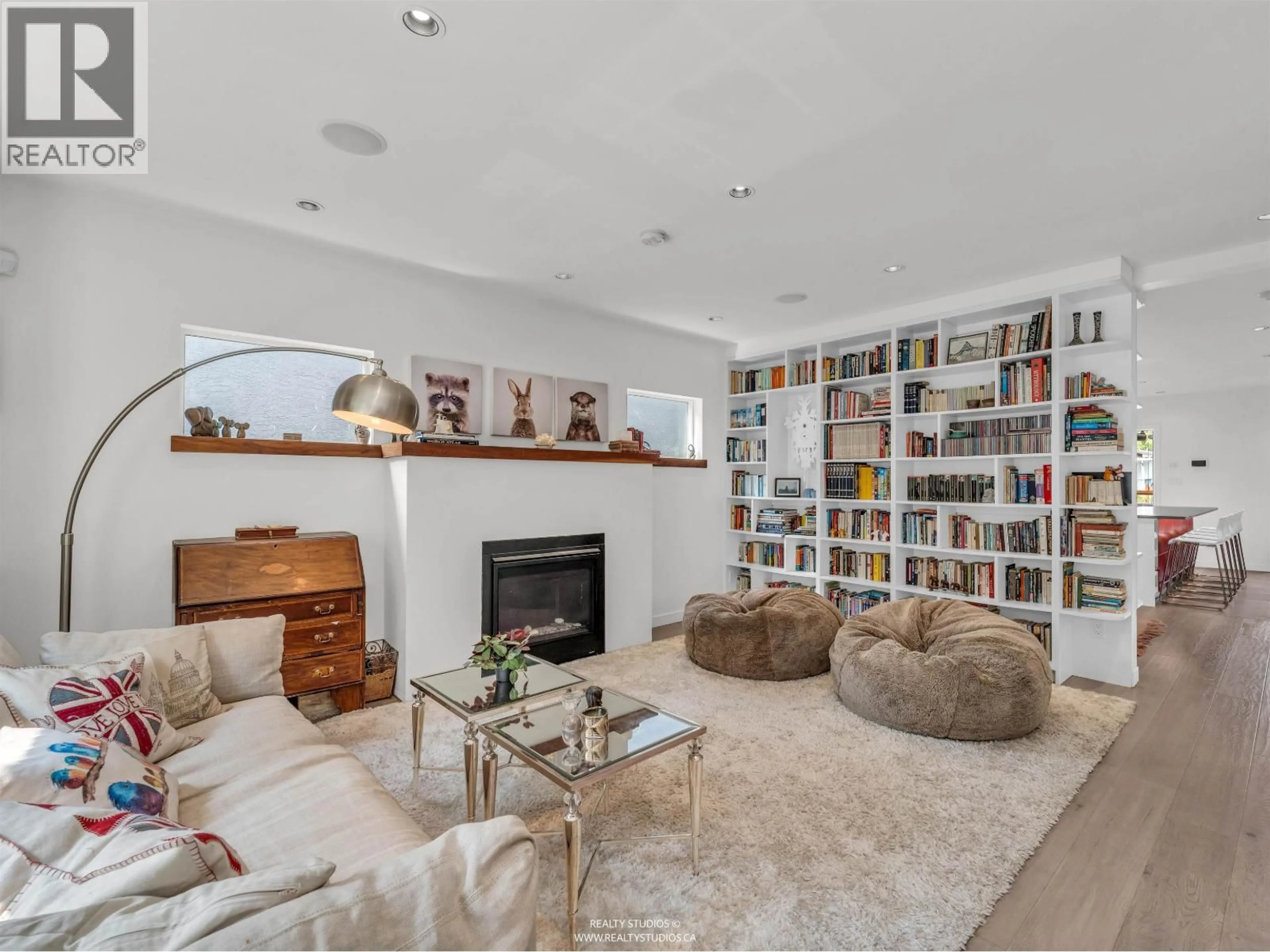 Living room with furniture, unknown for 661 20TH AVENUE, Vancouver British Columbia V5Z1X9