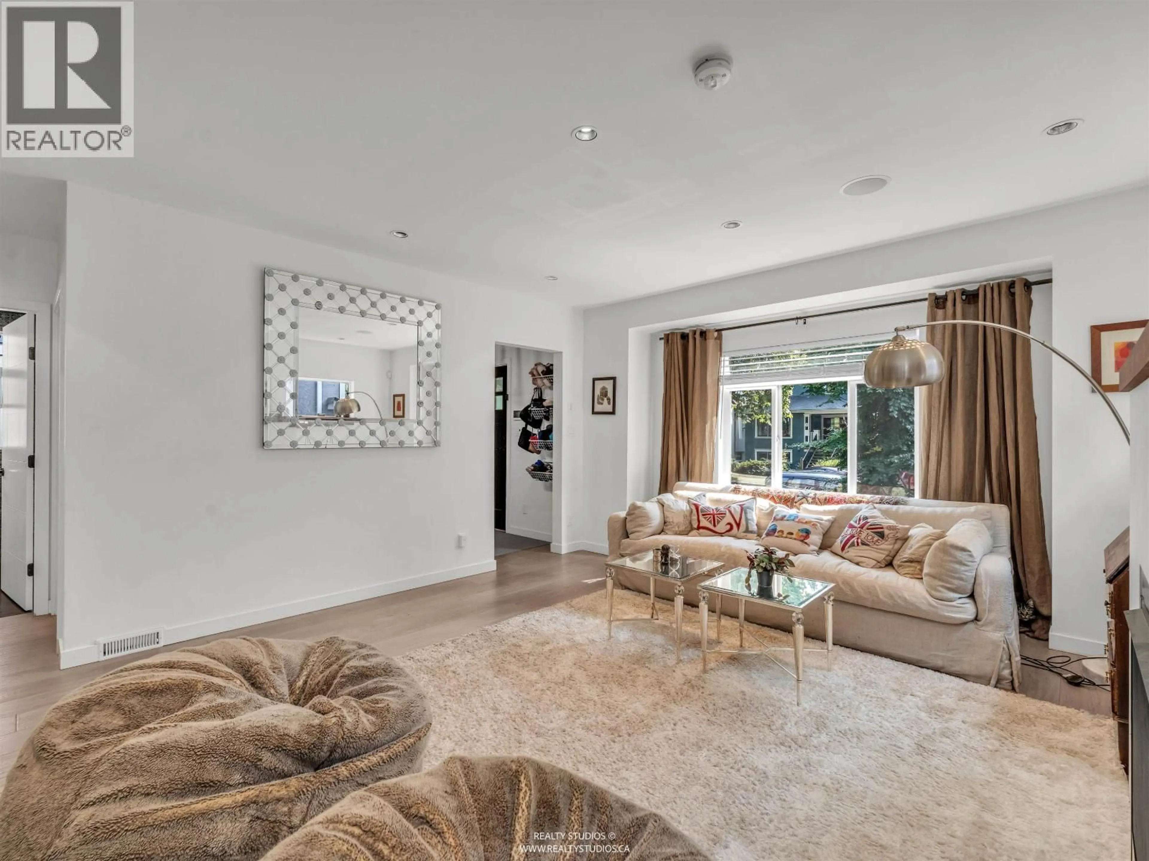 Living room with furniture, unknown for 661 20TH AVENUE, Vancouver British Columbia V5Z1X9