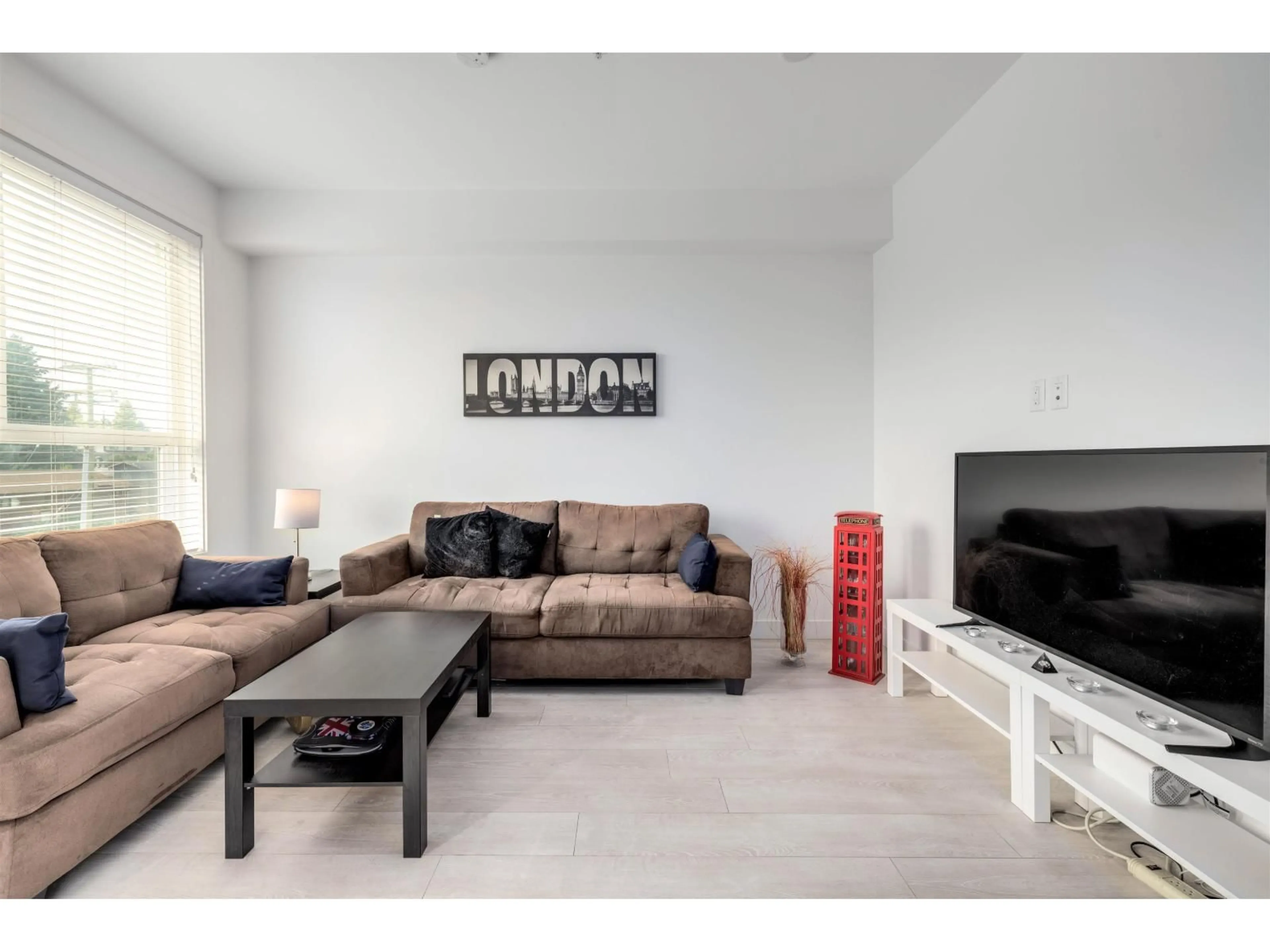 Living room with furniture, unknown for 303 - 19567 64TH, Surrey British Columbia V3S7H8