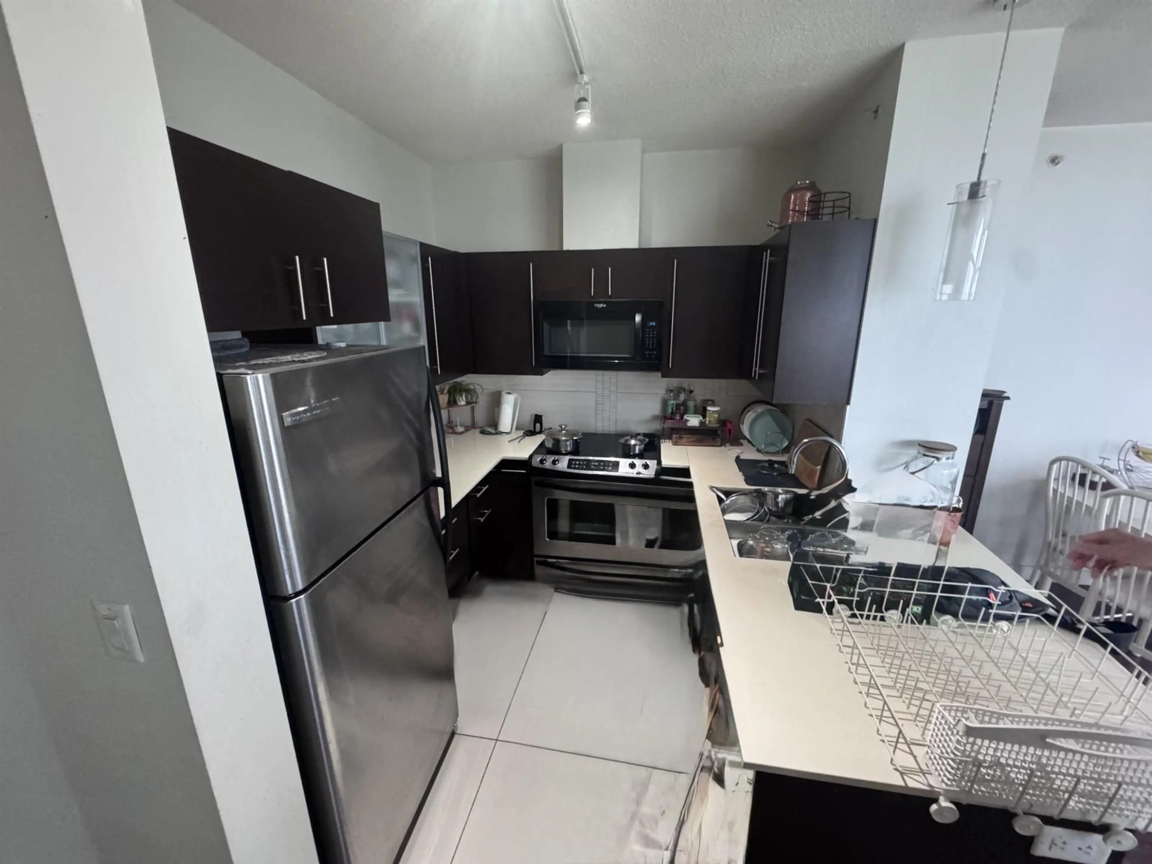 Standard kitchen, unknown for 1604 - 13399 104TH, Surrey British Columbia V3T0C9
