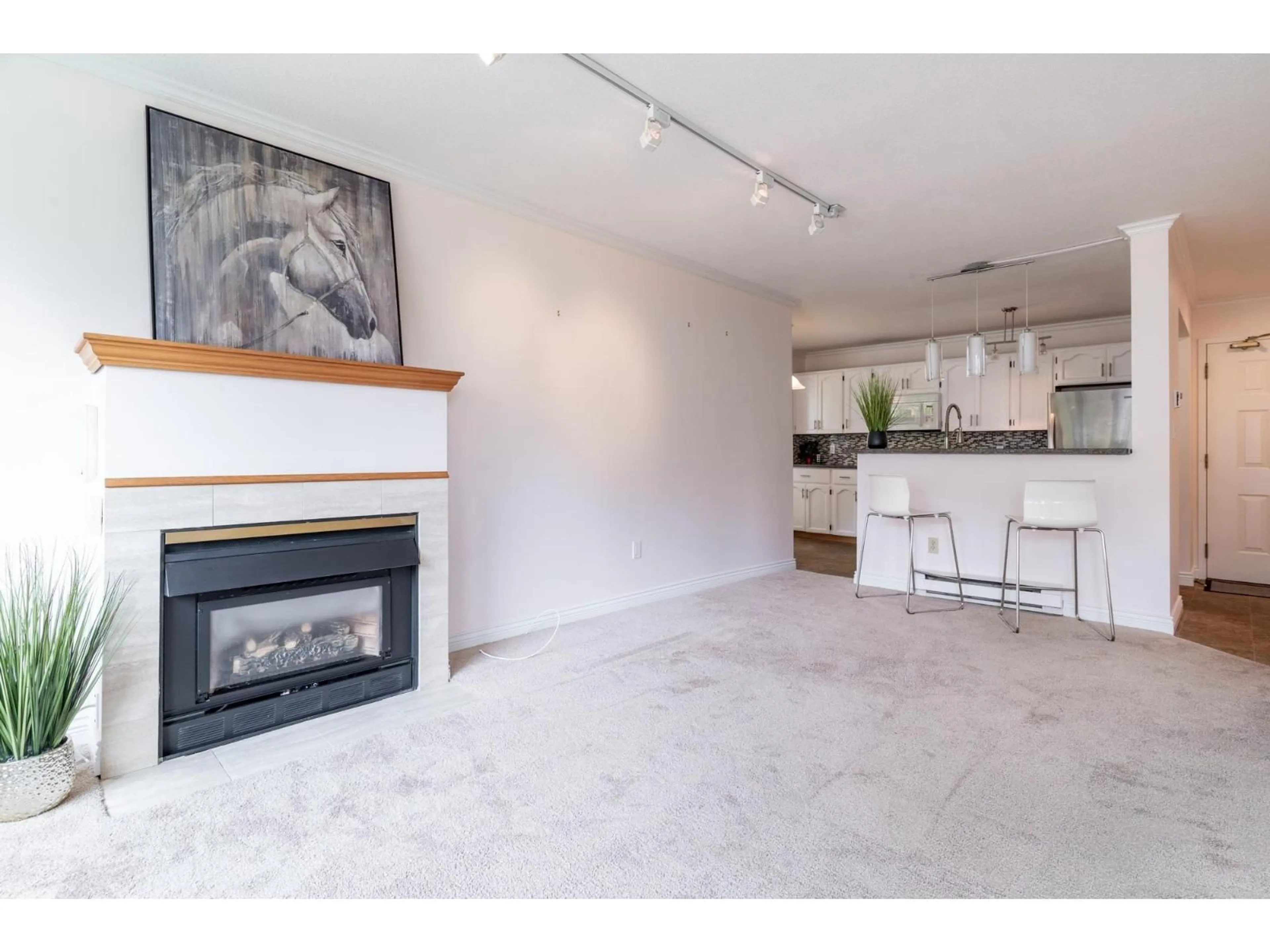 Open concept kitchen, unknown for 208 - 13965 16, Surrey British Columbia V4A1P8