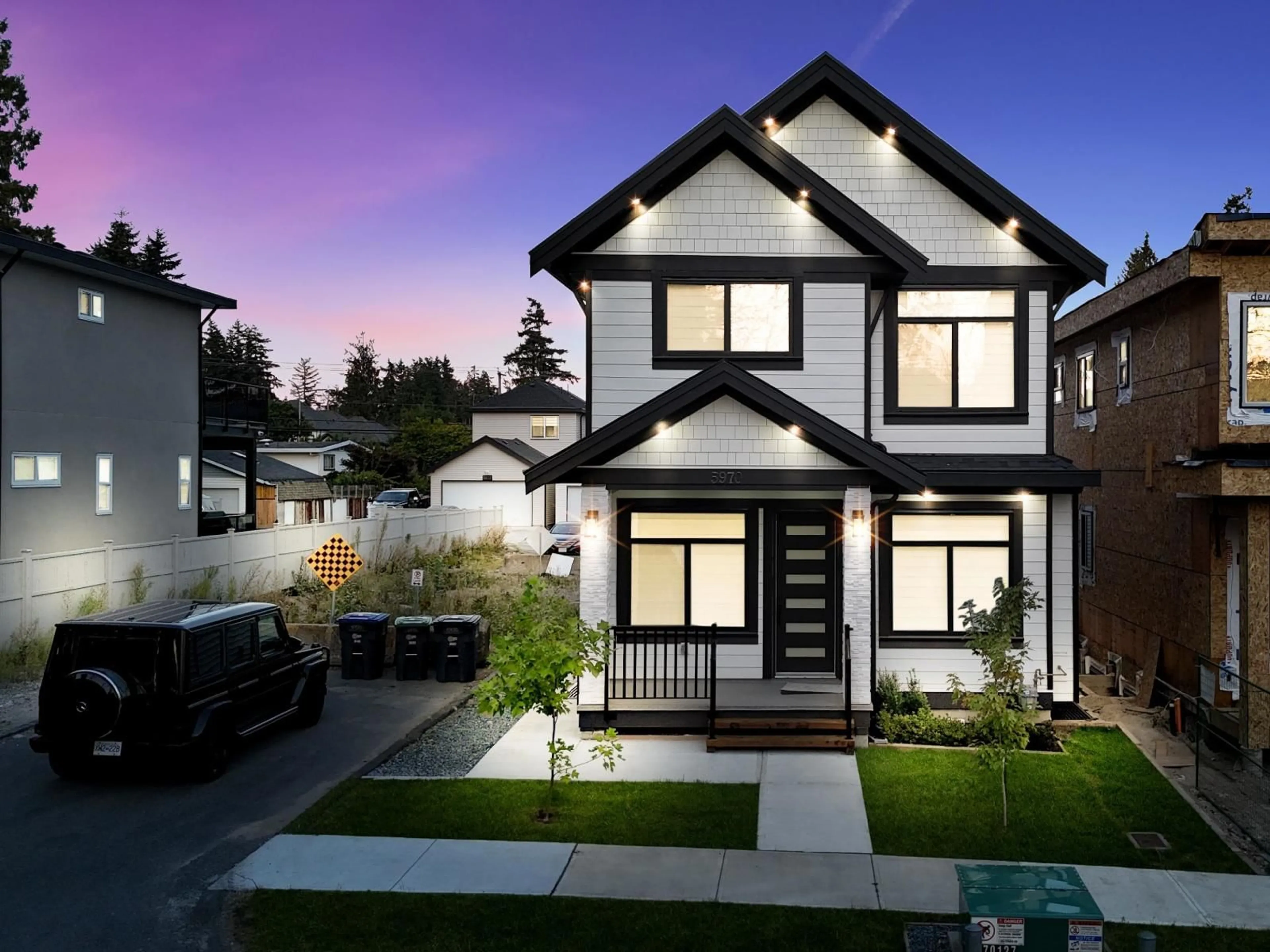 Home with vinyl exterior material, street for 5970 127A, Surrey British Columbia V3R4A7