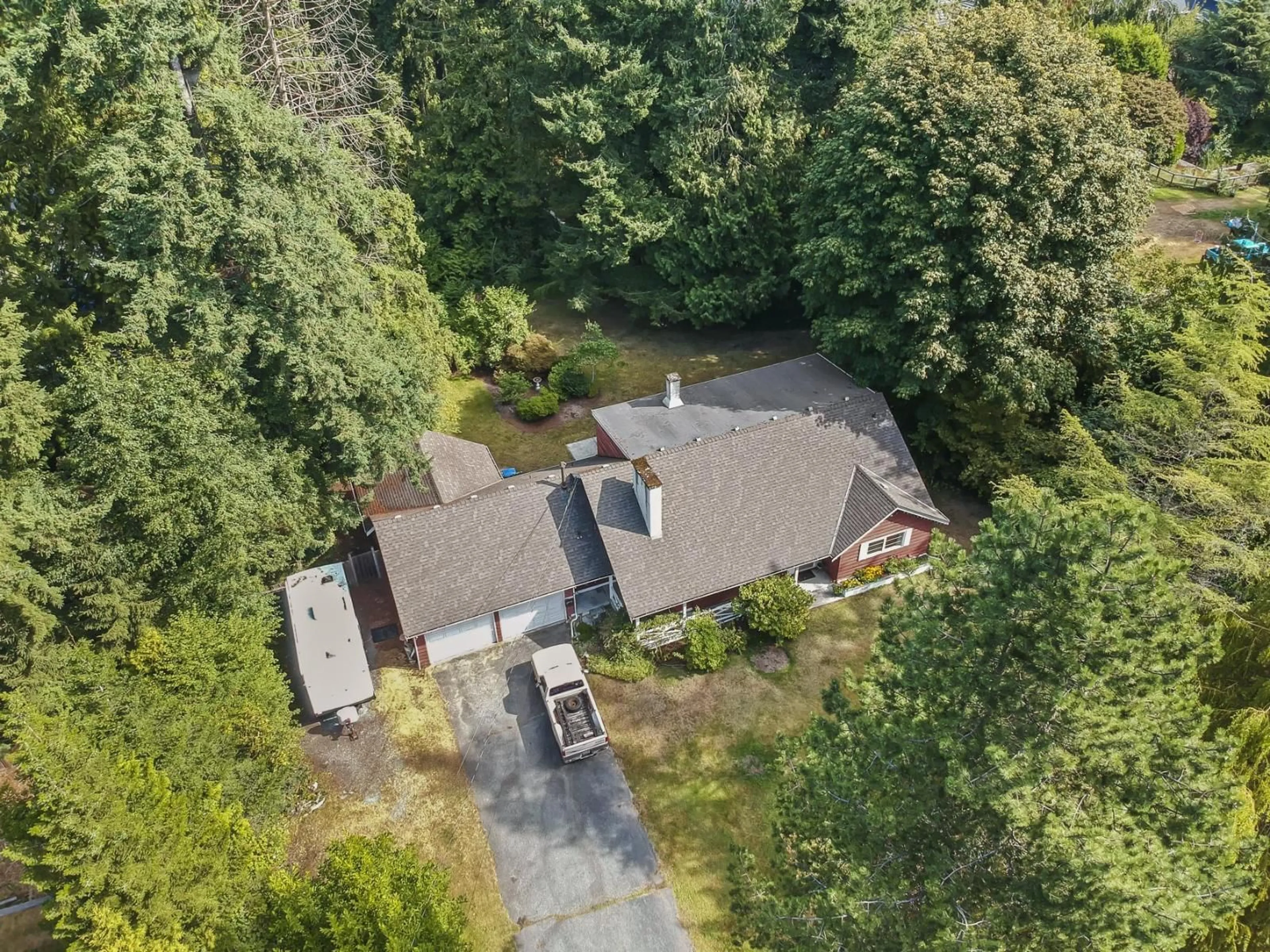 A pic from outside/outdoor area/front of a property/back of a property/a pic from drone, unknown for 13531 57, Surrey British Columbia V3X2T2