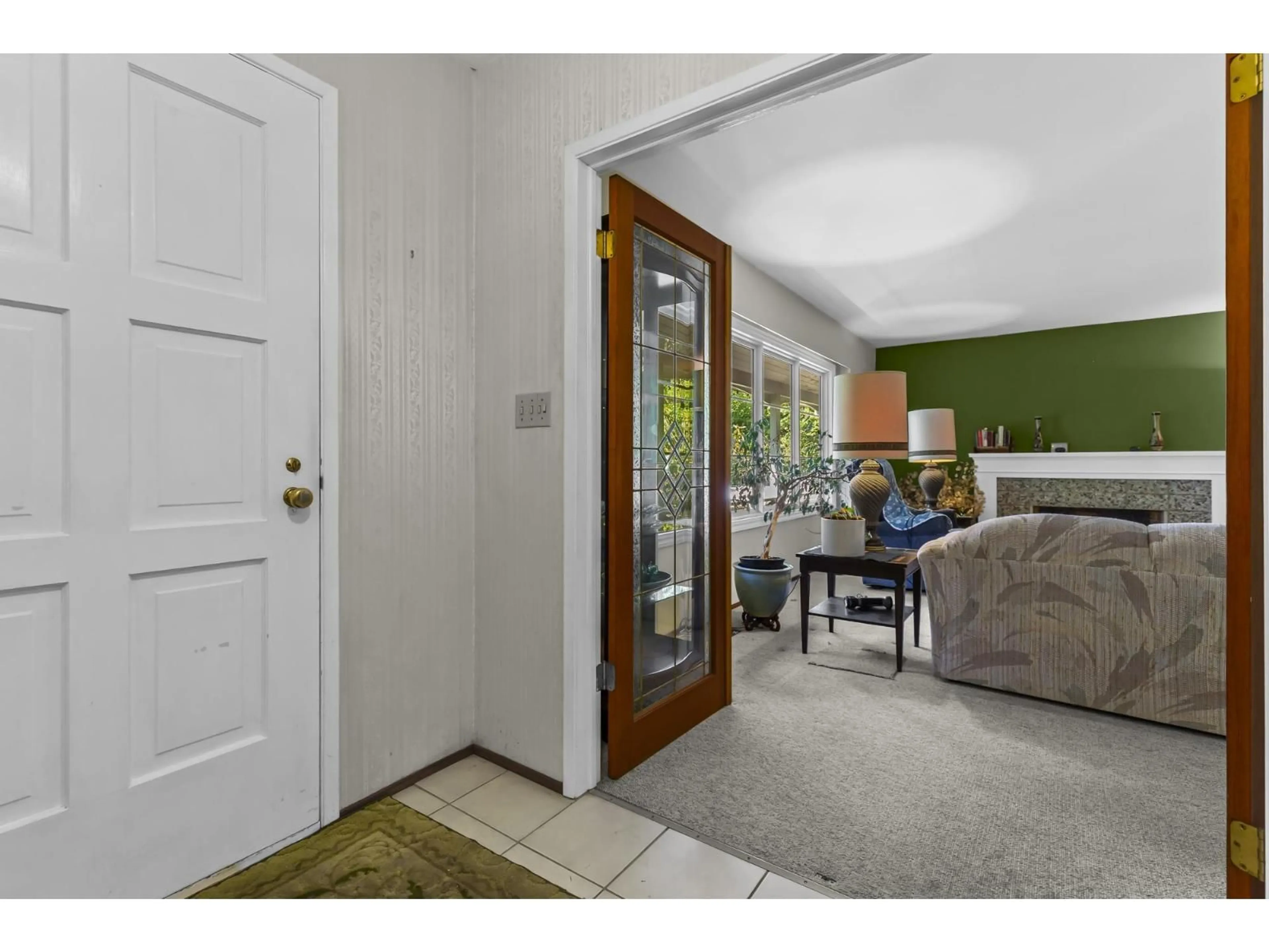 Indoor entryway for 13531 57, Surrey British Columbia V3X2T2