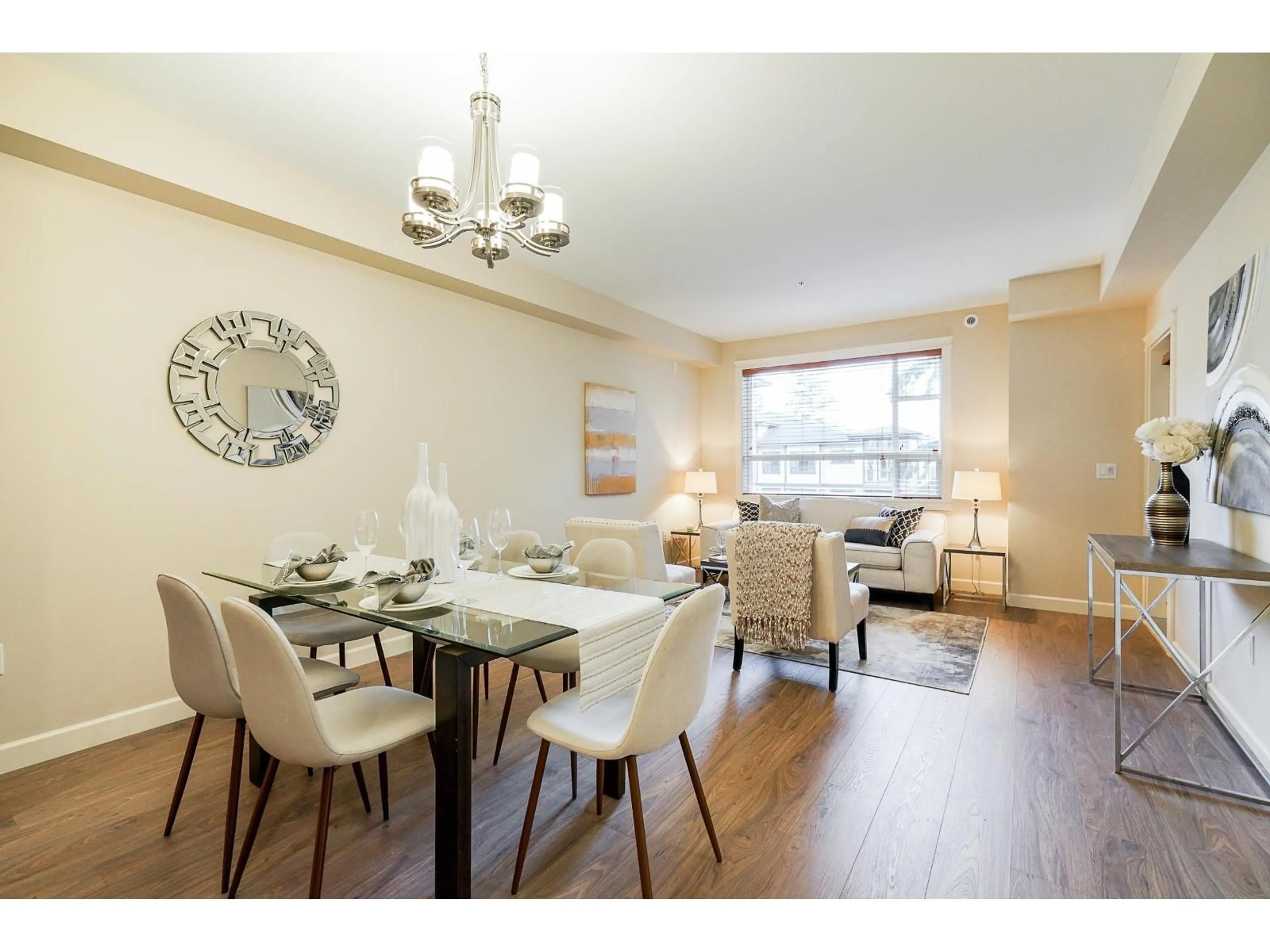 Dining room, wood/laminate floor for 409 - 14588 MCDOUGALL, Surrey British Columbia V4P0H1