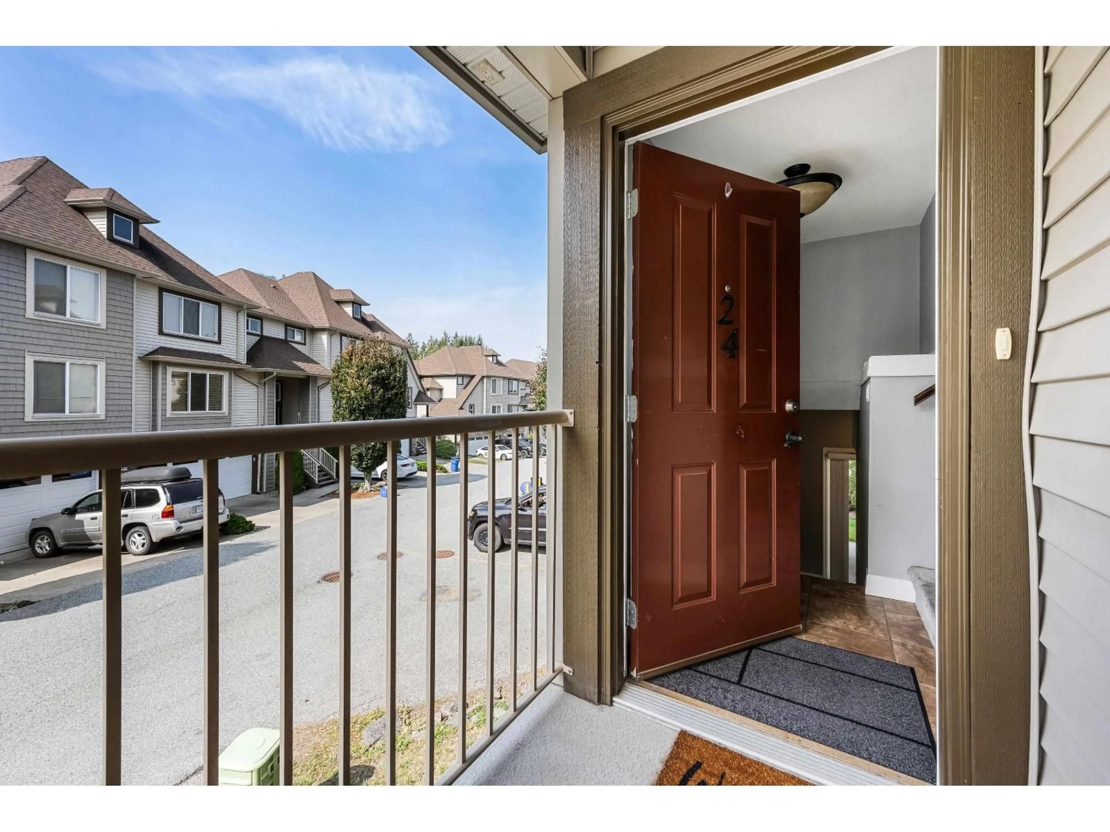 Indoor entryway for 24 - 46778 HUDSON ROAD, Chilliwack British Columbia V2R0K4