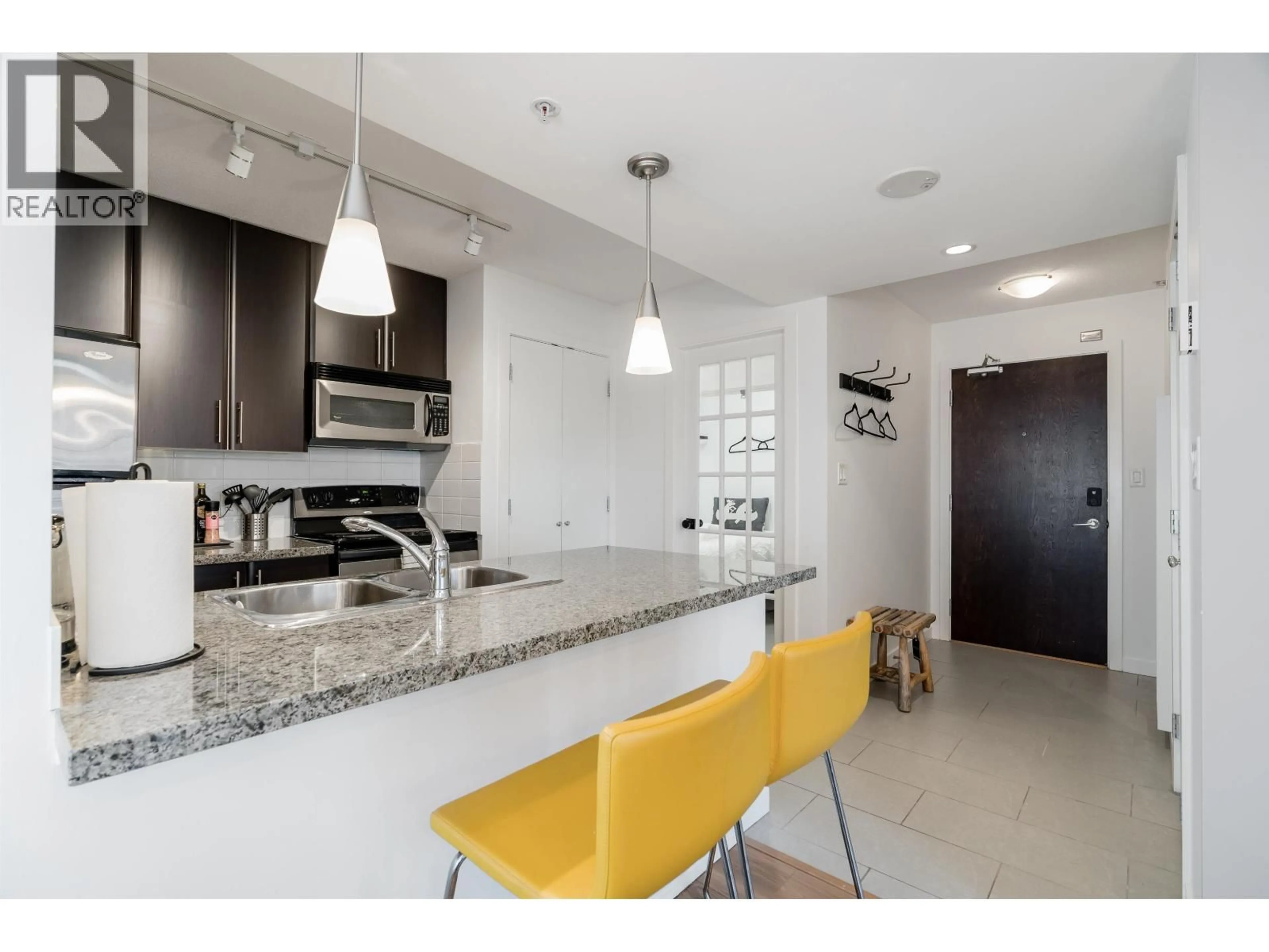 Open concept kitchen, ceramic/tile floor for 517 - 618 ABBOTT STREET, Vancouver British Columbia V6B0C1