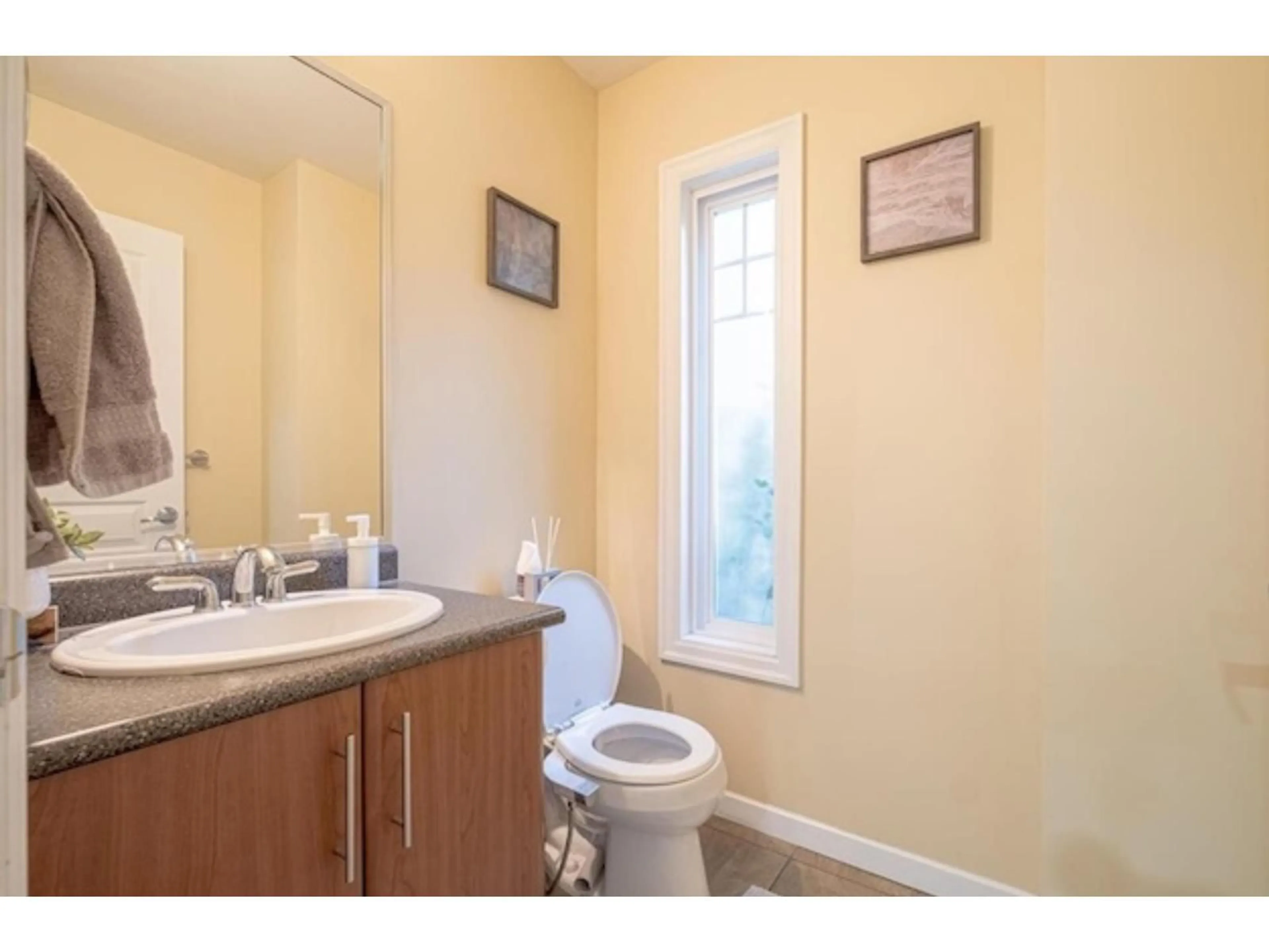 Standard bathroom, unknown for 25 - 6110 138, Surrey British Columbia V3X3V6