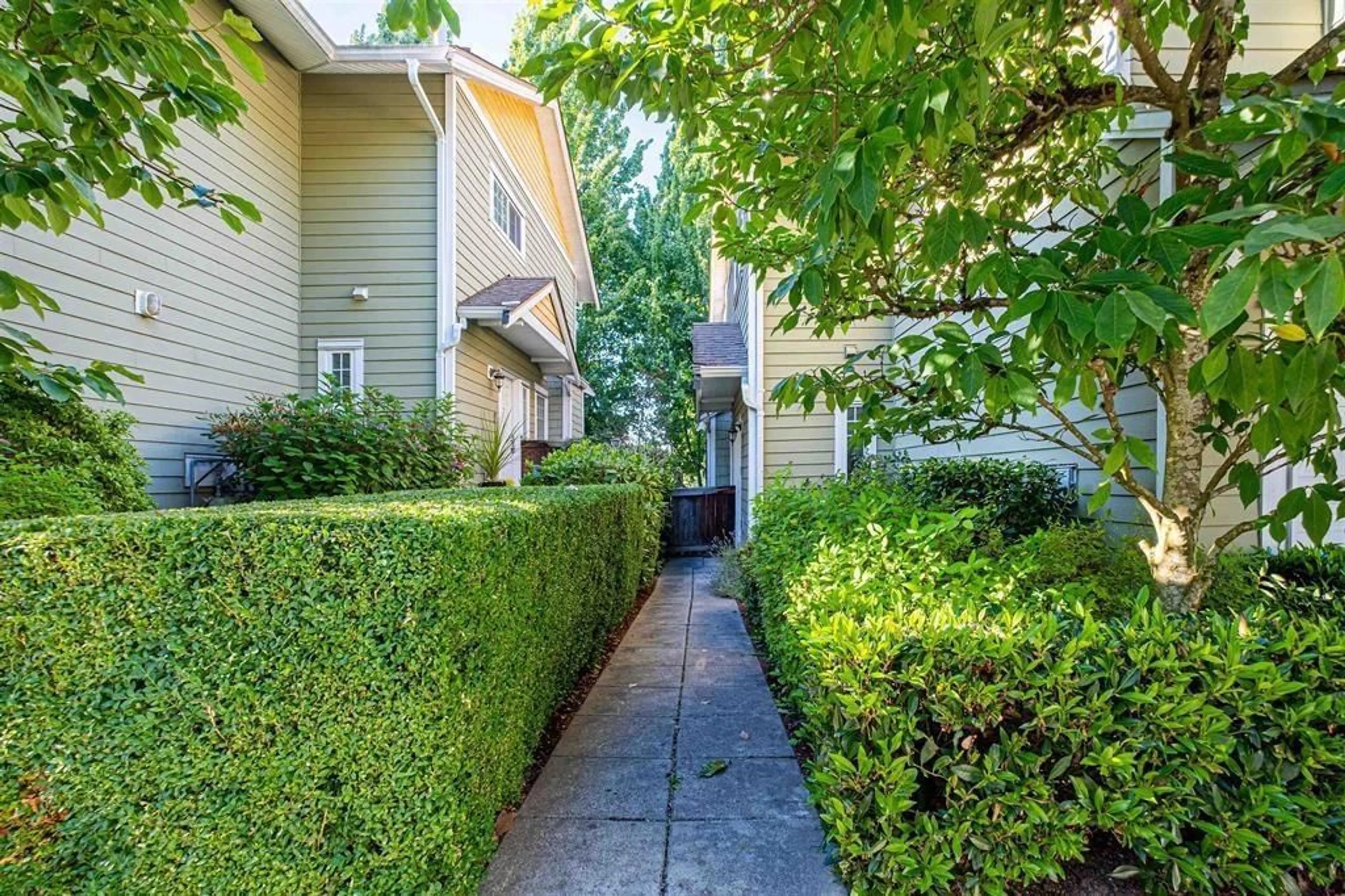 Patio, street for 25 - 6110 138, Surrey British Columbia V3X3V6