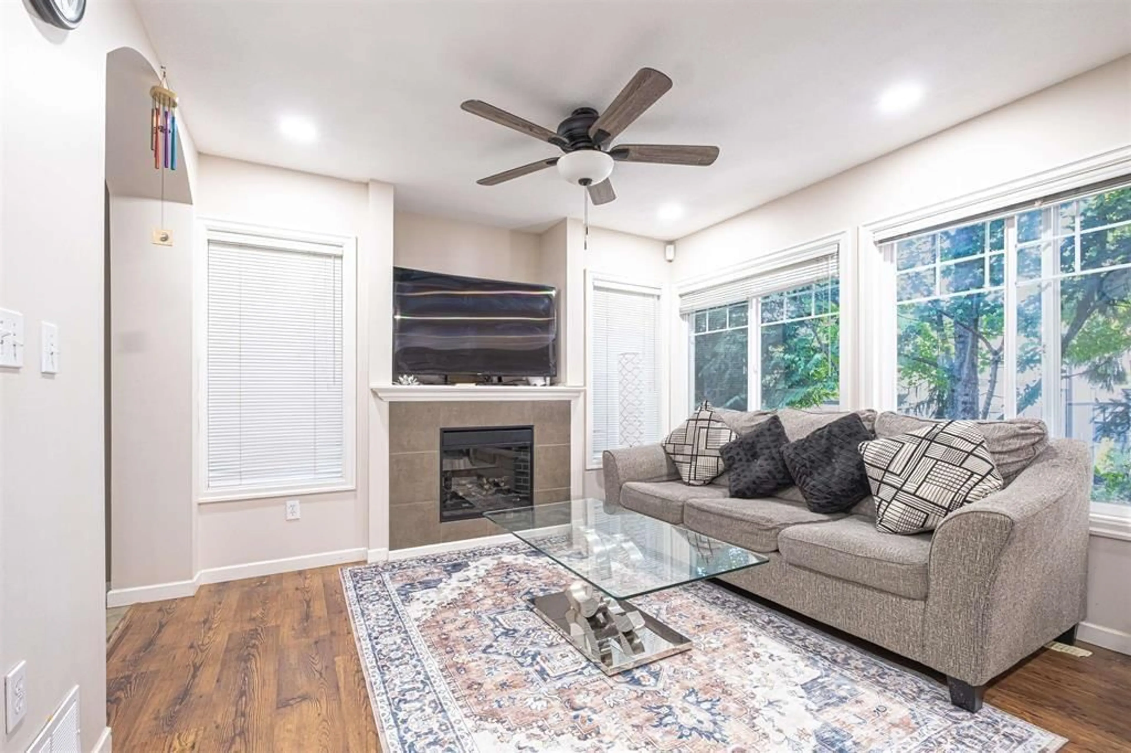 Living room with furniture, unknown for 25 - 6110 138, Surrey British Columbia V3X3V6