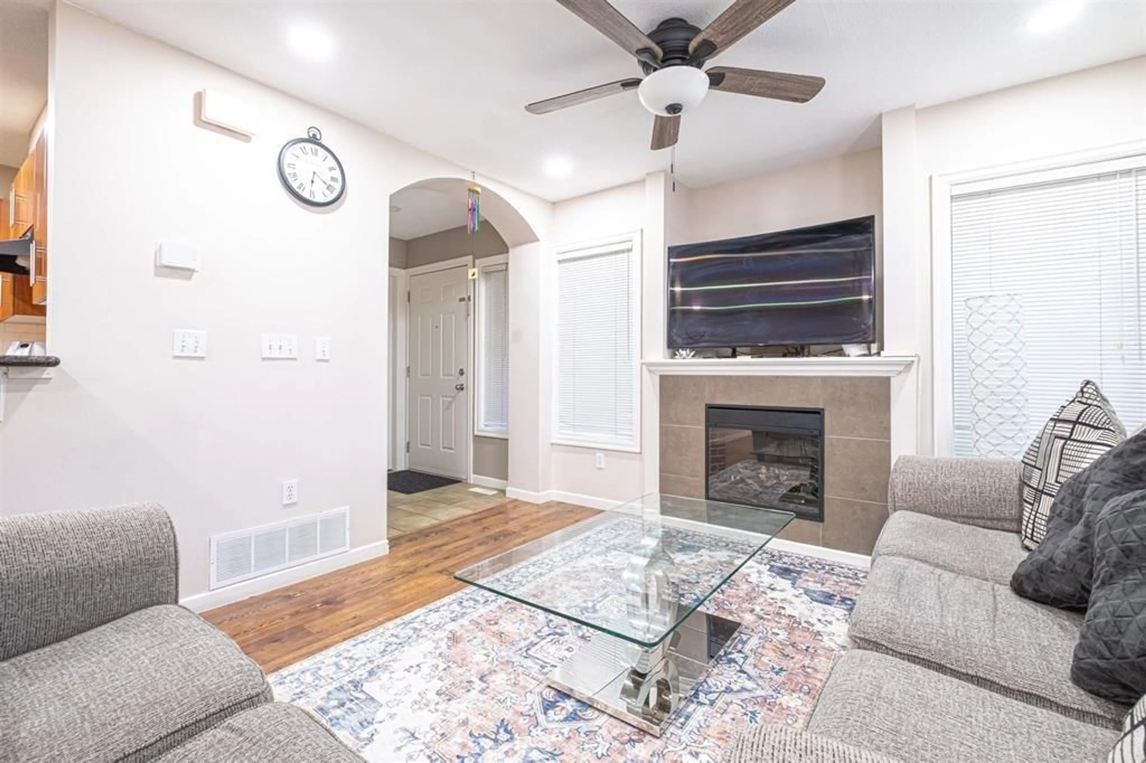 Living room with furniture, unknown for 25 - 6110 138, Surrey British Columbia V3X3V6