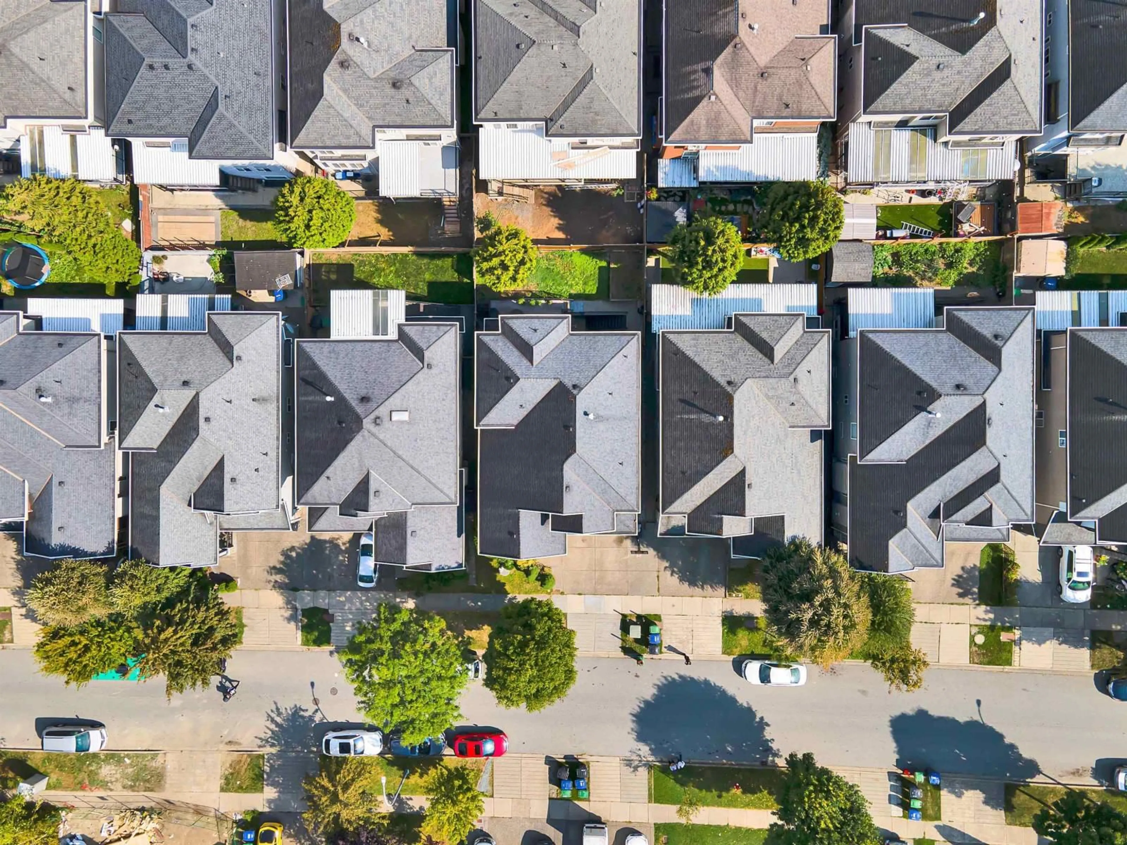 A pic from outside/outdoor area/front of a property/back of a property/a pic from drone, street for 7770 146, Surrey British Columbia V3S2T6