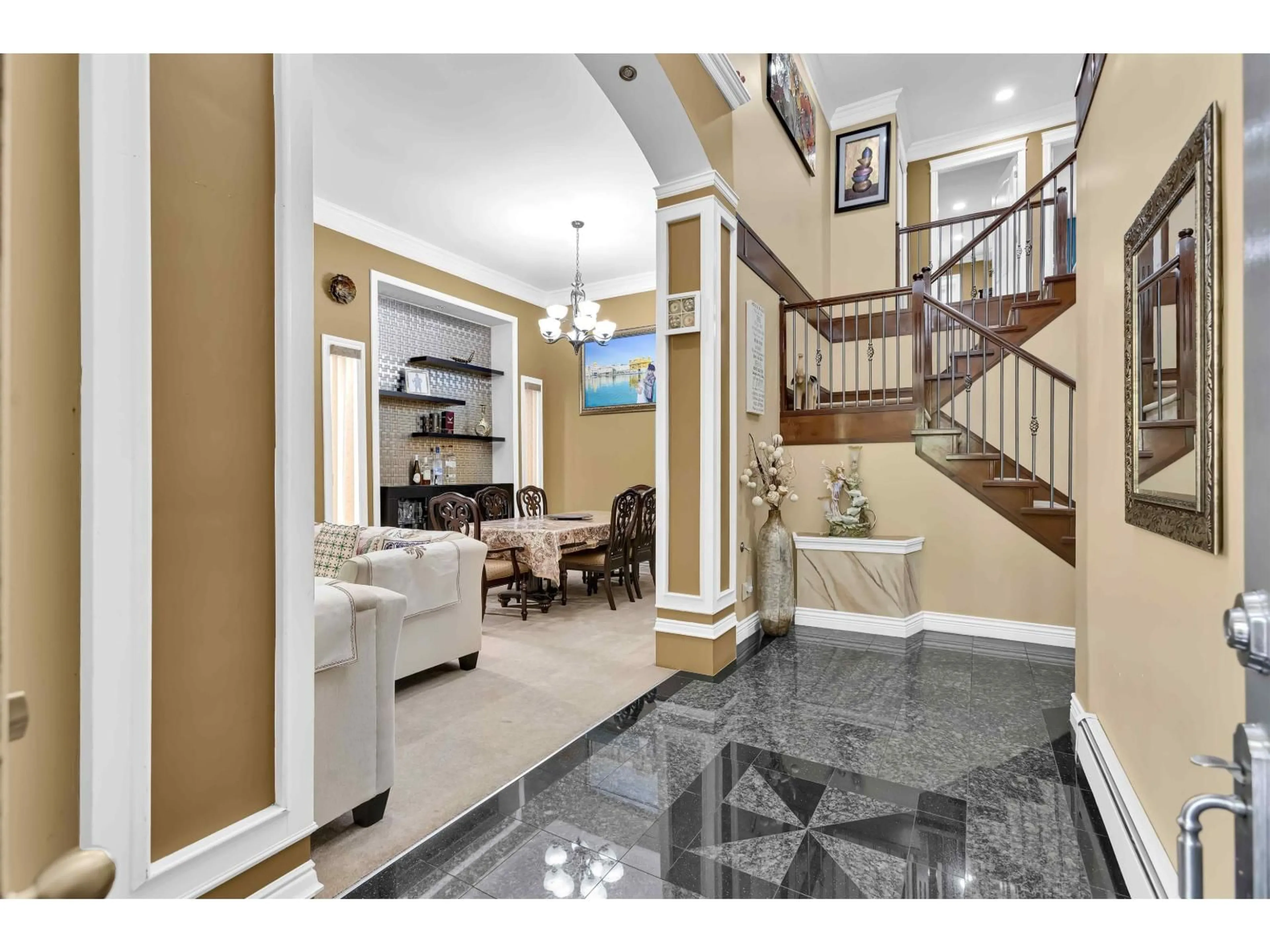 Indoor foyer for 7770 146, Surrey British Columbia V3S2T6