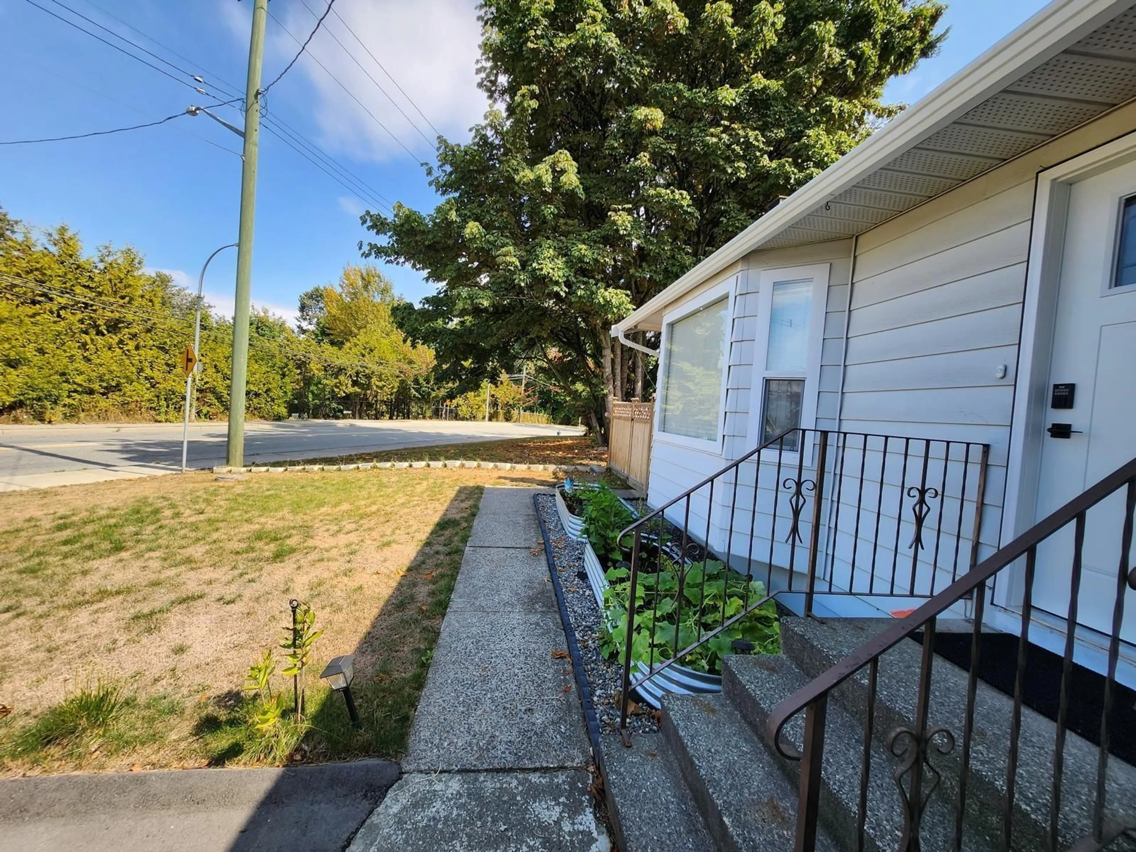 A pic from outside/outdoor area/front of a property/back of a property/a pic from drone, street for 10746 RIVER, Delta British Columbia V4C2R9