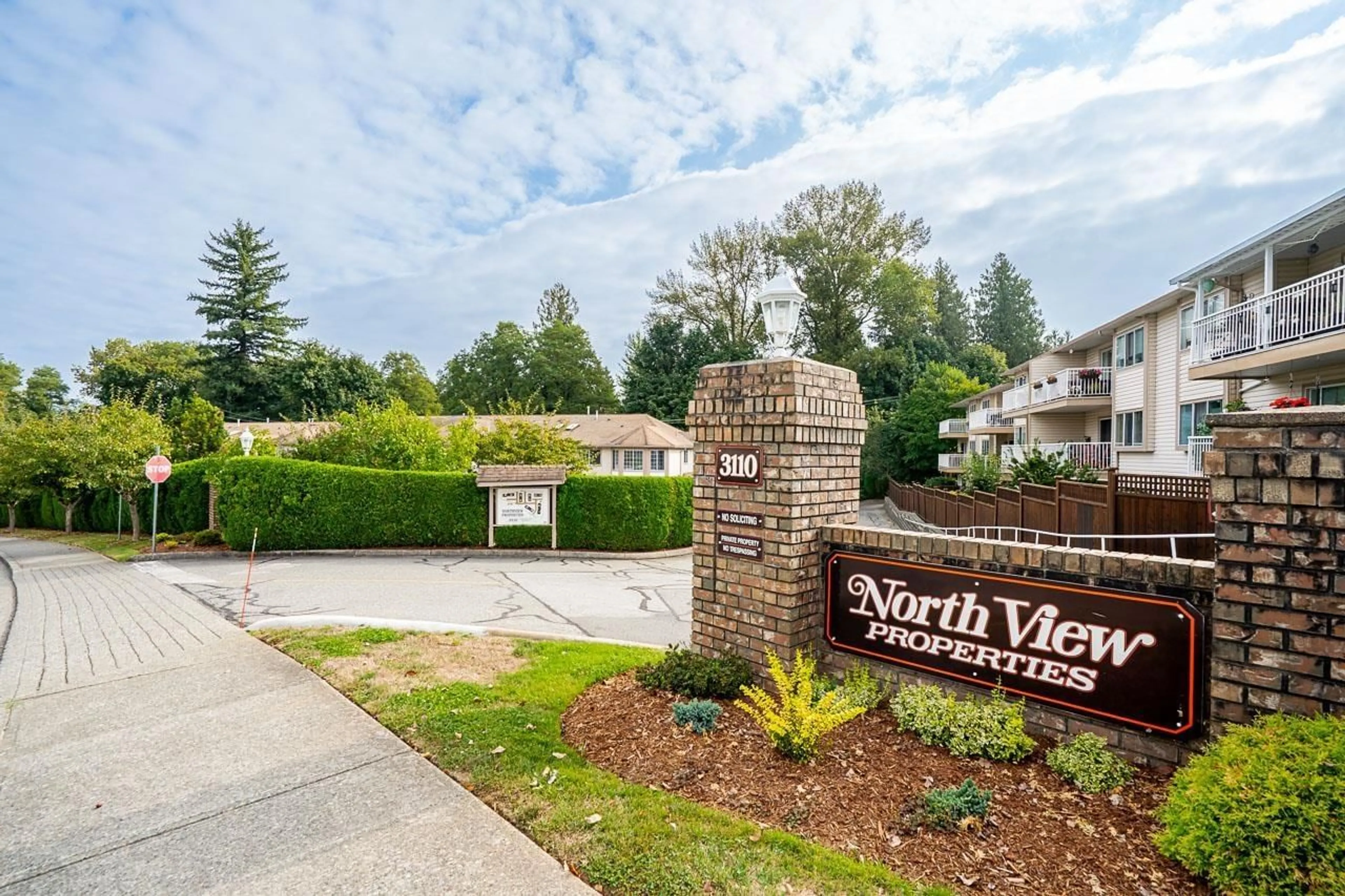 Patio, mountain view for 54 - 3110 TRAFALGAR, Abbotsford British Columbia V2S7X7