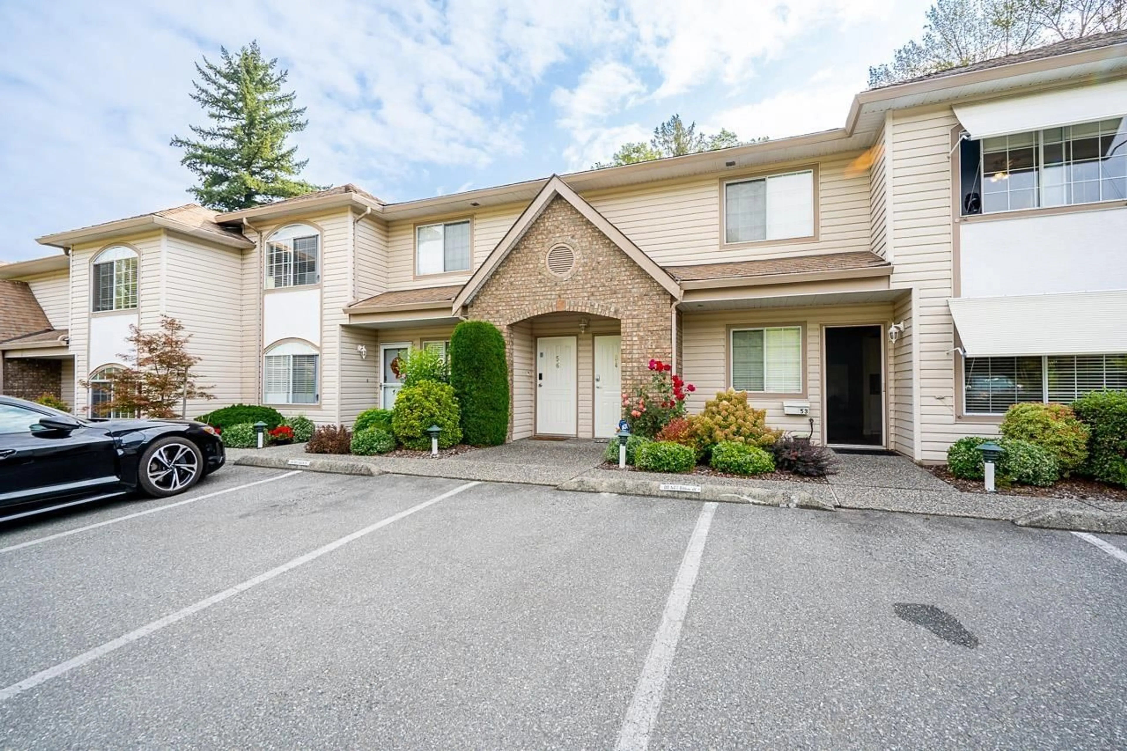 Patio, mountain view for 54 - 3110 TRAFALGAR, Abbotsford British Columbia V2S7X7